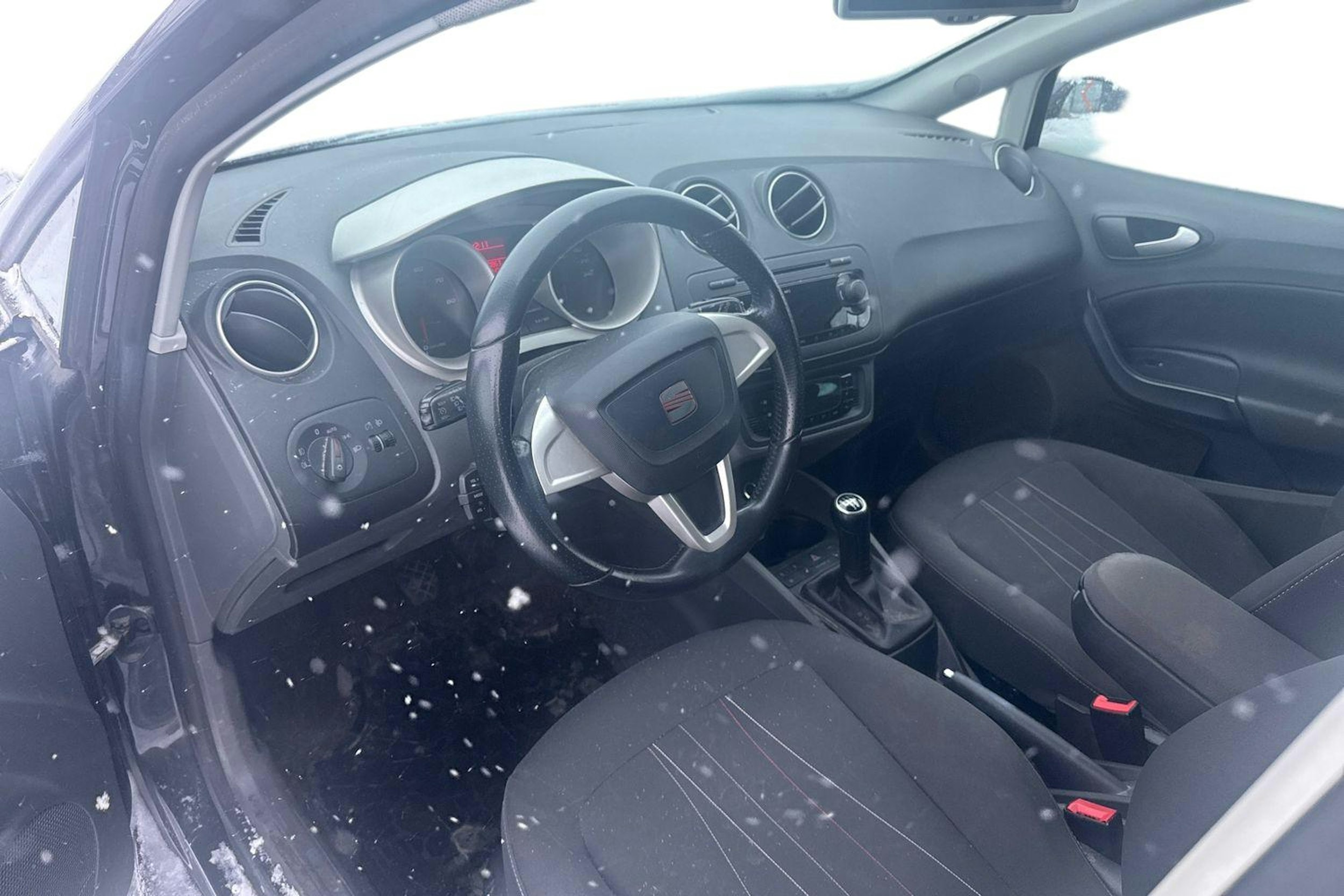 harmaa SEAT Ibiza ST 2011 kuva 3.