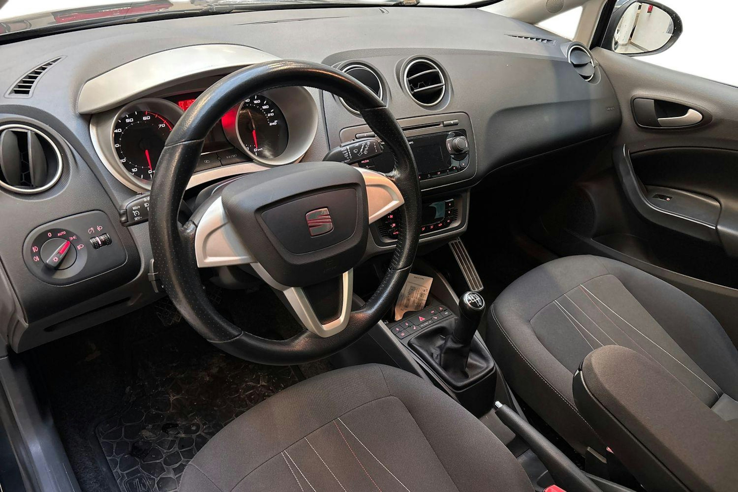 Harmaa SEAT Ibiza ST 2012 kuva 6.