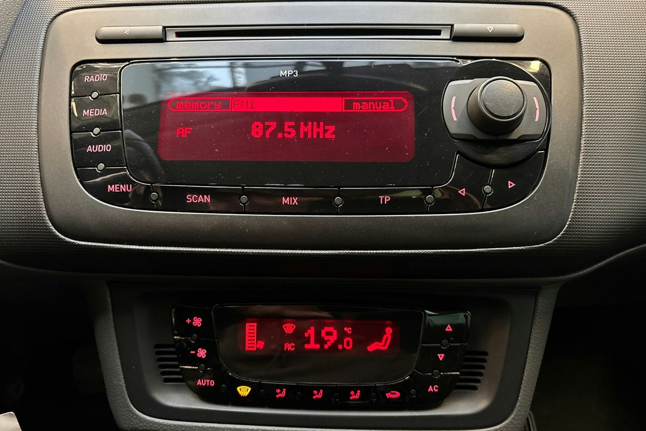 Harmaa SEAT Ibiza ST 2012 kuva 16.