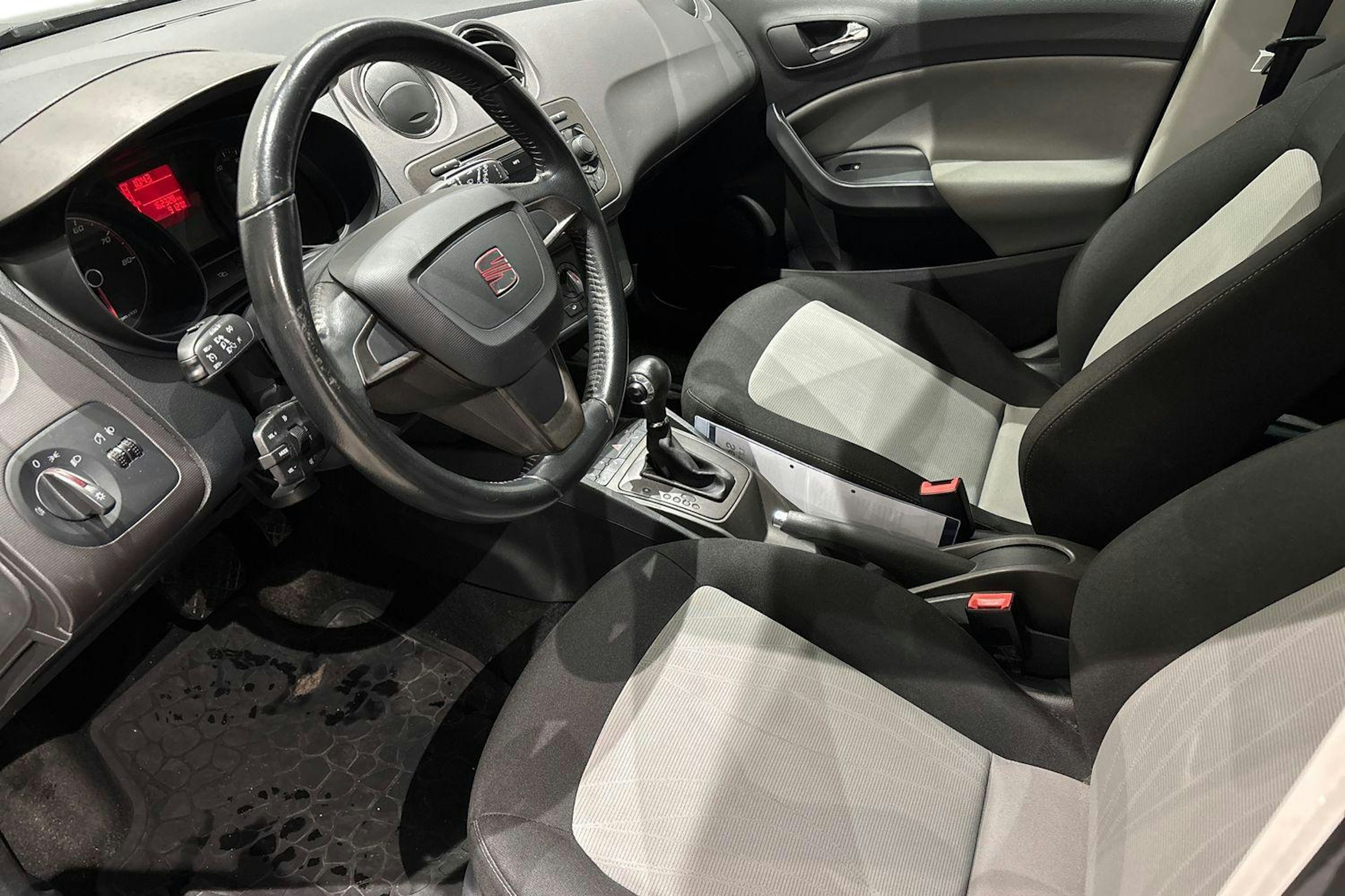 musta SEAT Ibiza ST 2013 kuva 7.
