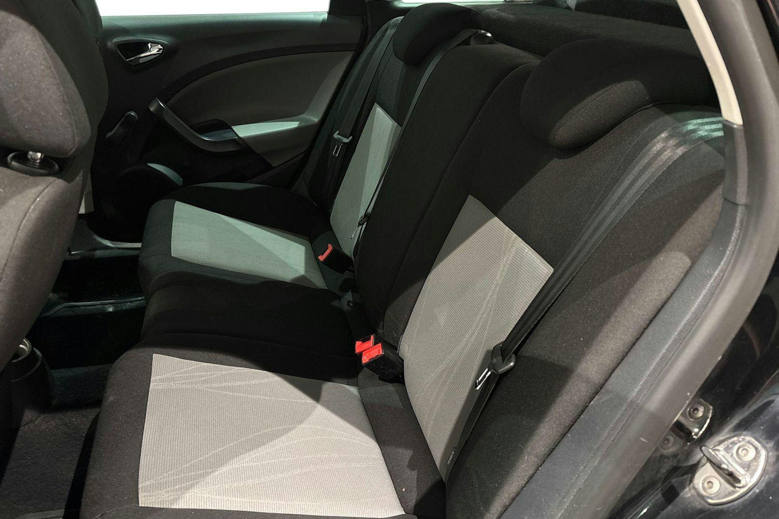 musta SEAT Ibiza ST 2013 kuva 10.