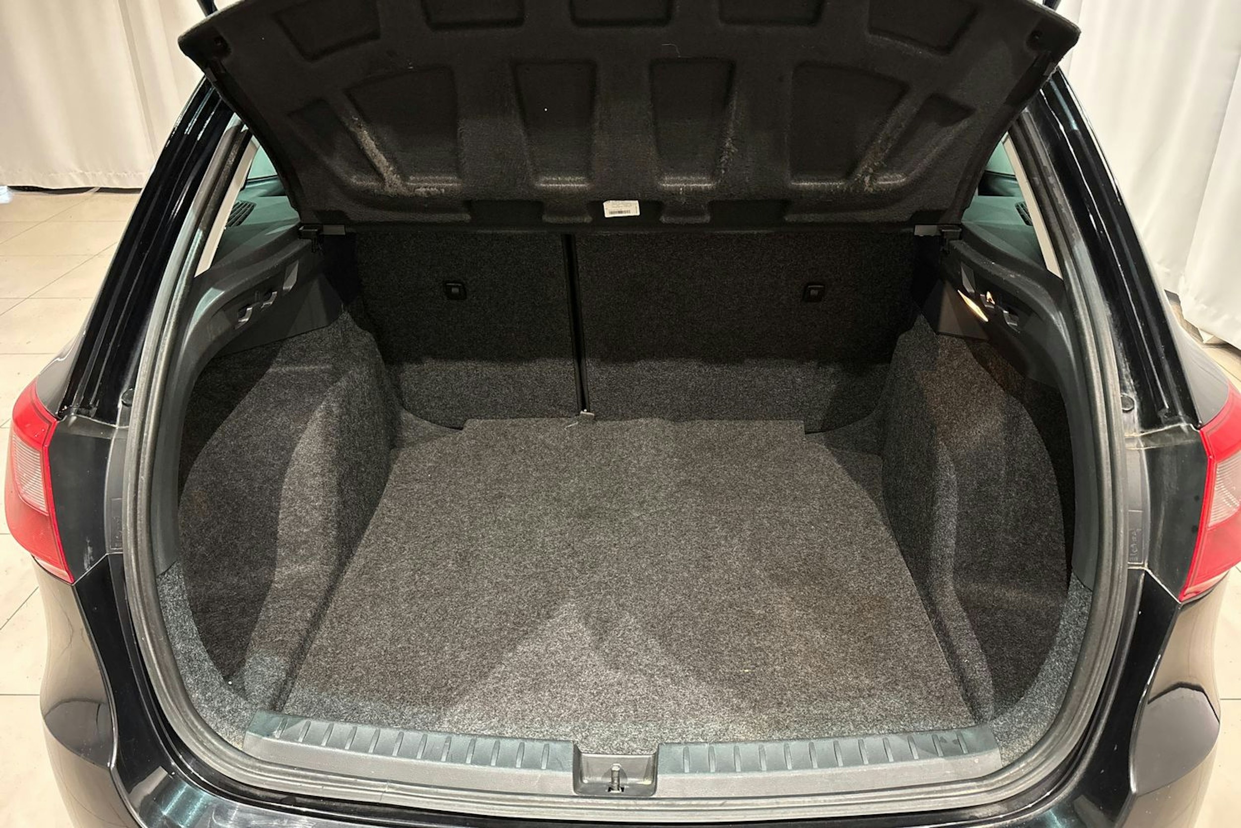 musta SEAT Ibiza ST 2013 kuva 16.