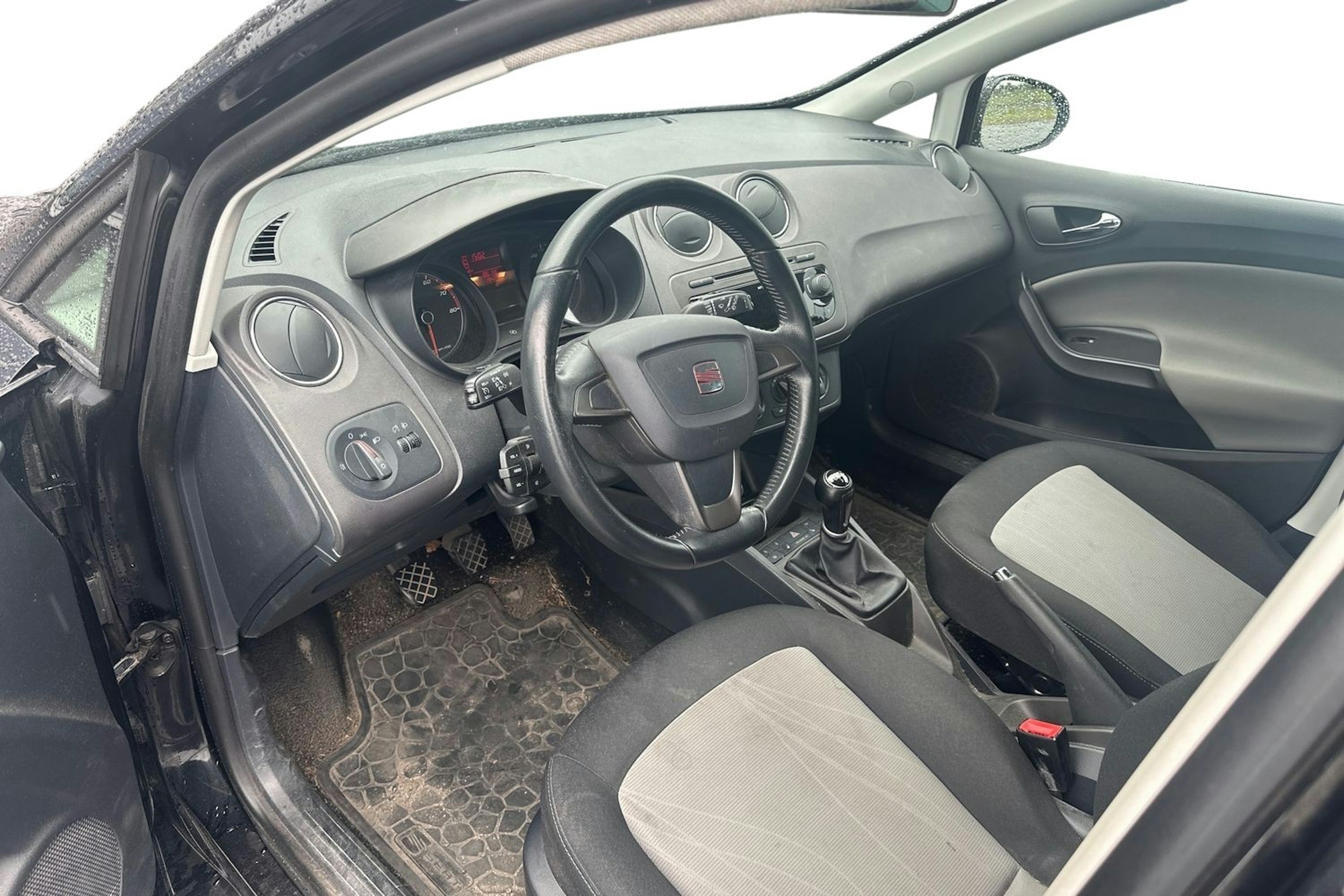 musta SEAT Ibiza ST 2013 kuva 3.