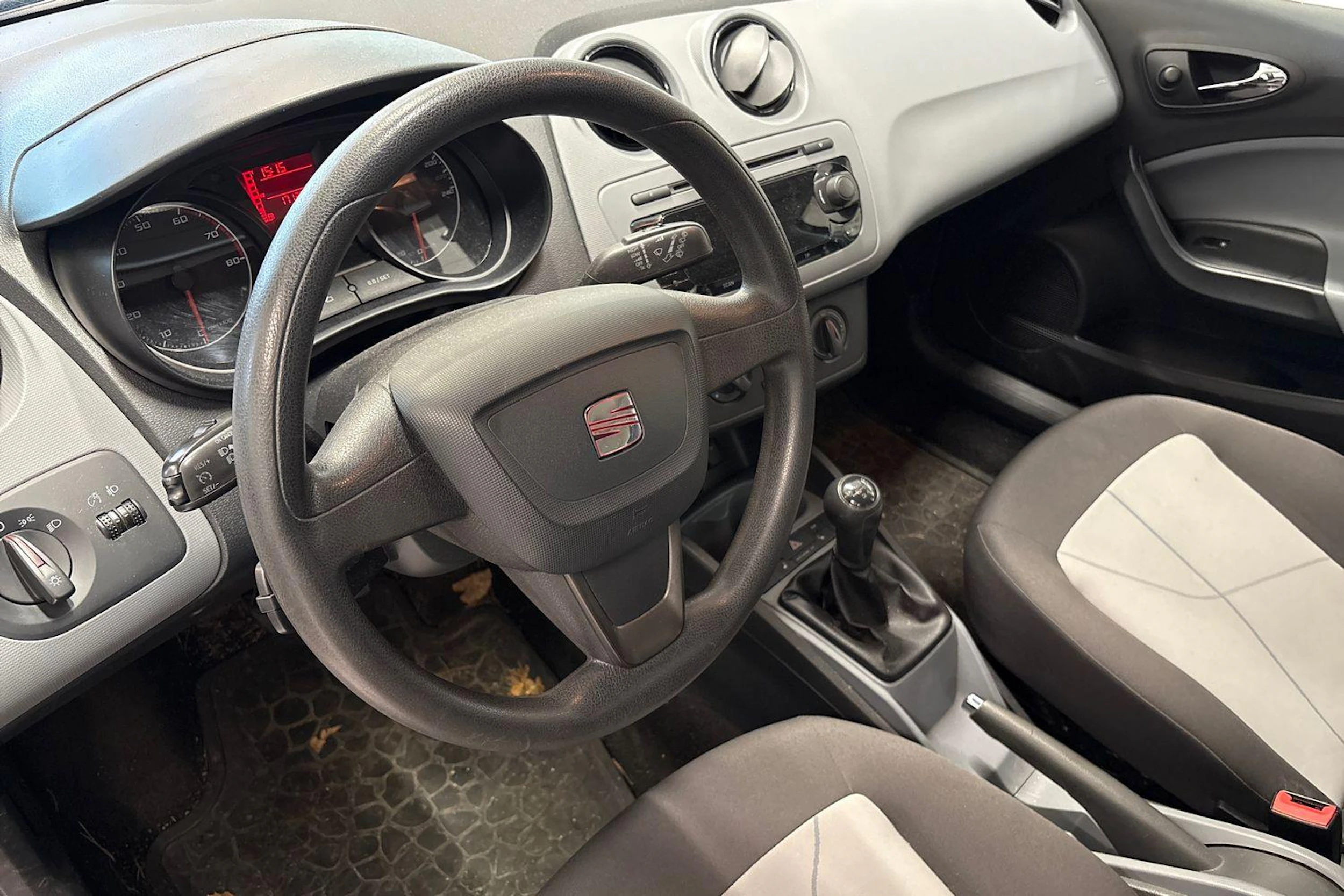 musta SEAT Ibiza ST 2013 kuva 3.