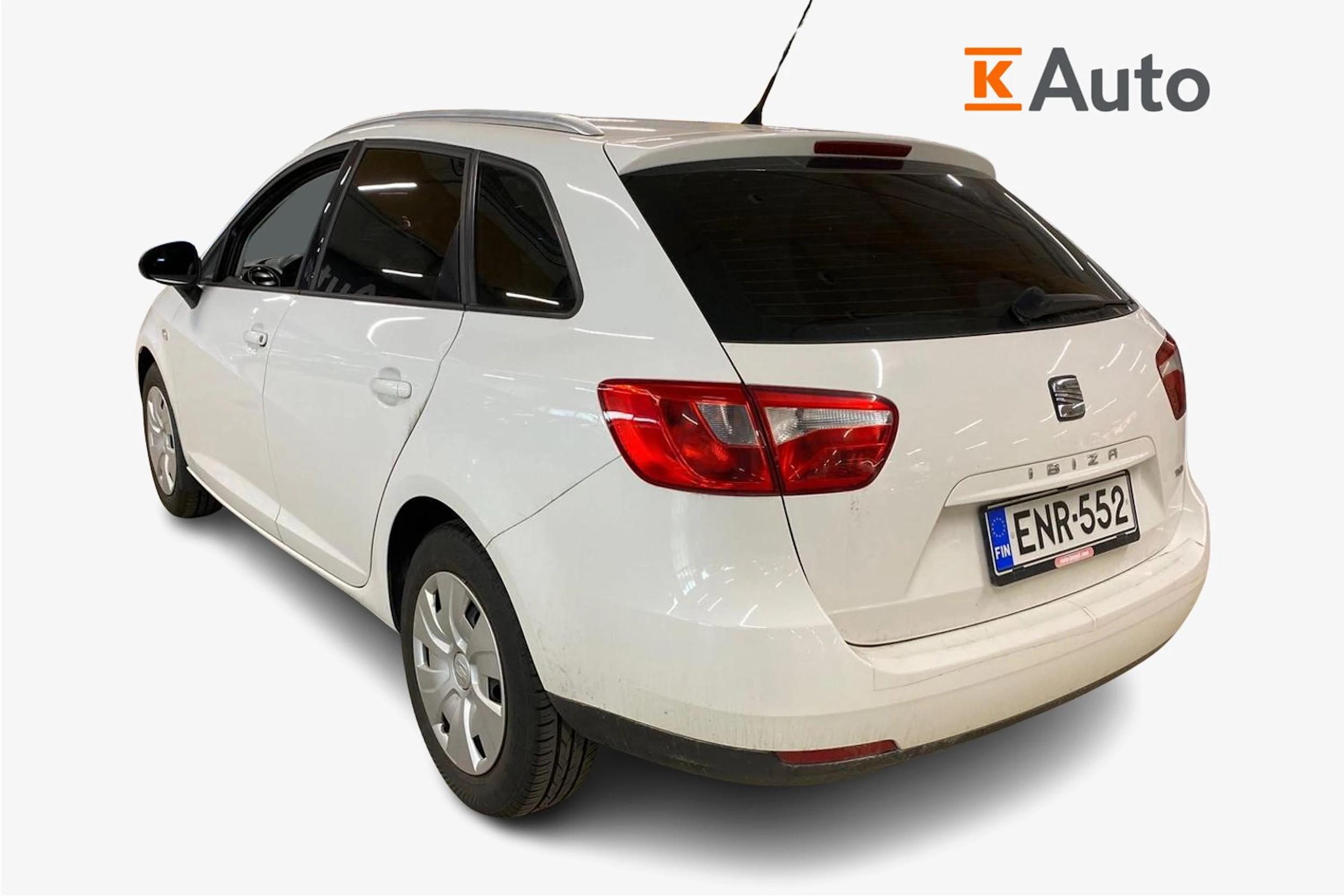 valkoinen SEAT Ibiza ST 2015 kuva 2.