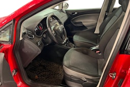Punainen SEAT Ibiza ST 2016 kuva 3.