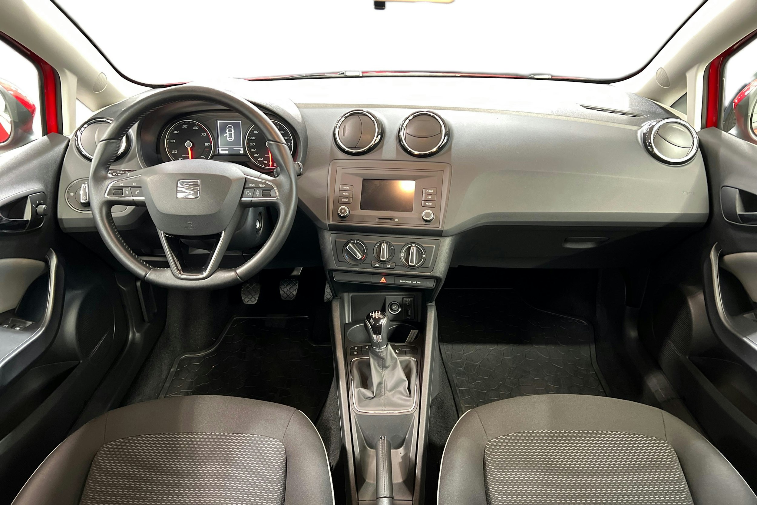 Punainen SEAT Ibiza ST 2017 kuva 12.