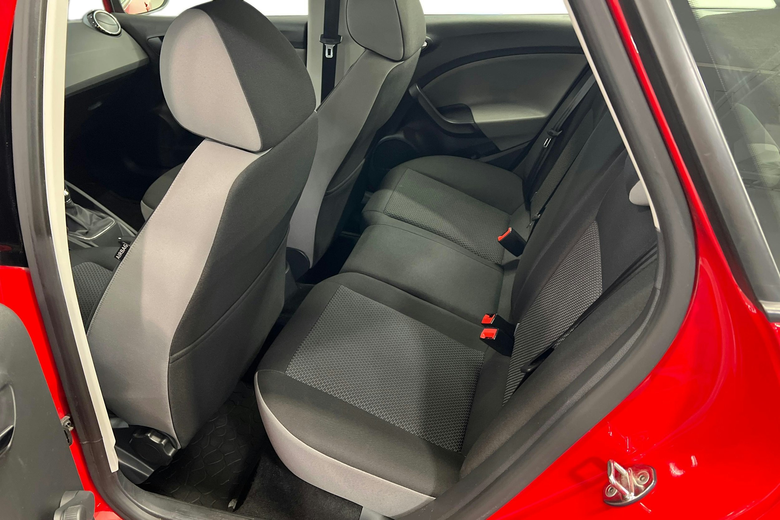 Punainen SEAT Ibiza ST 2017 kuva 13.