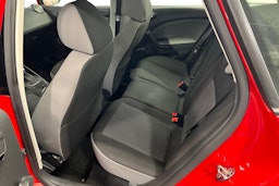 Punainen SEAT Ibiza ST 2017 kuva 13.