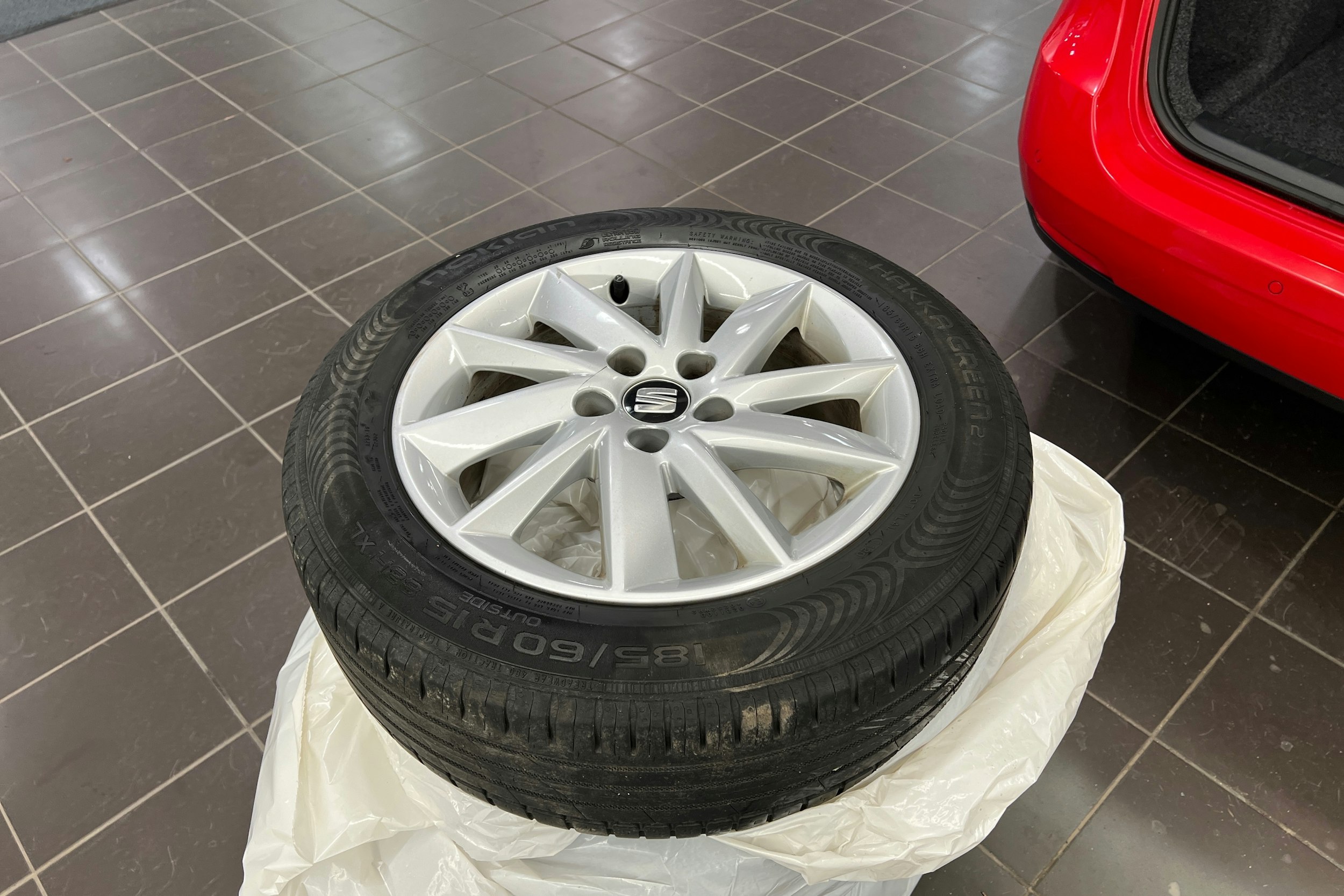 Punainen SEAT Ibiza ST 2017 kuva 17.