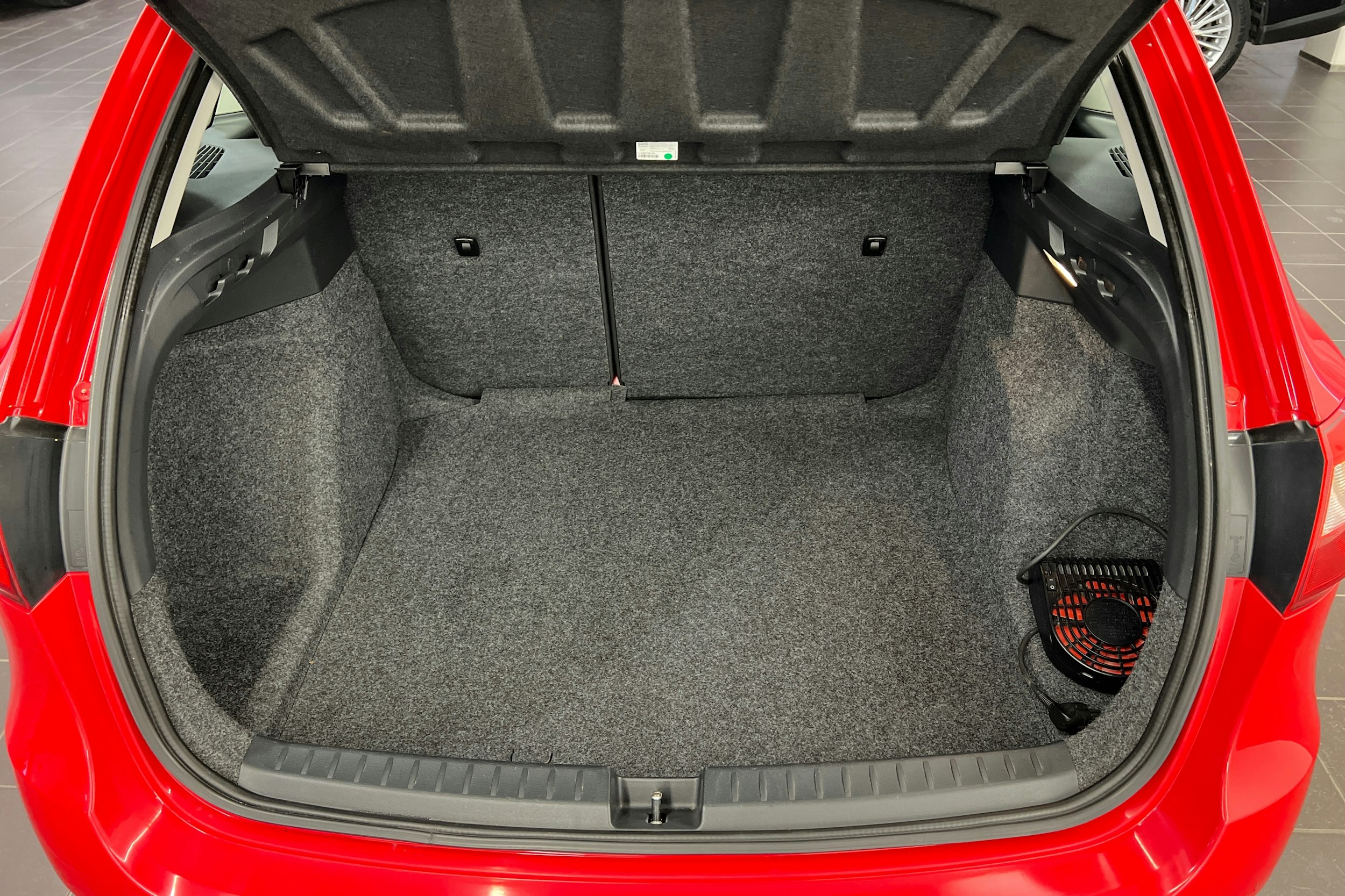 Punainen SEAT Ibiza ST 2017 kuva 18.