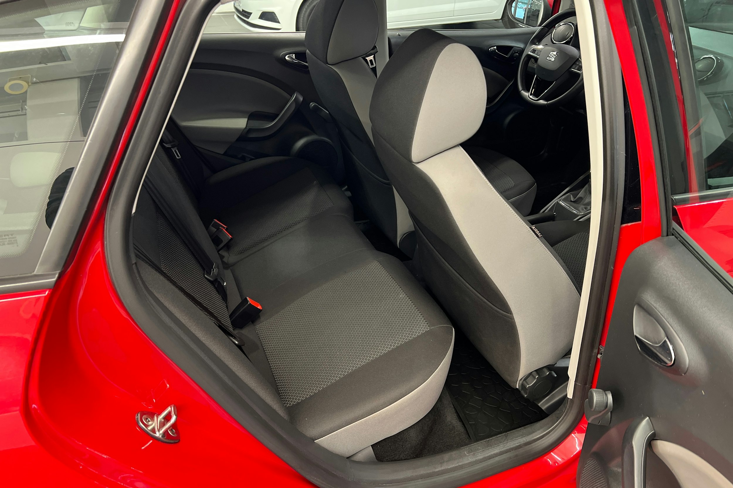 Punainen SEAT Ibiza ST 2017 kuva 19.