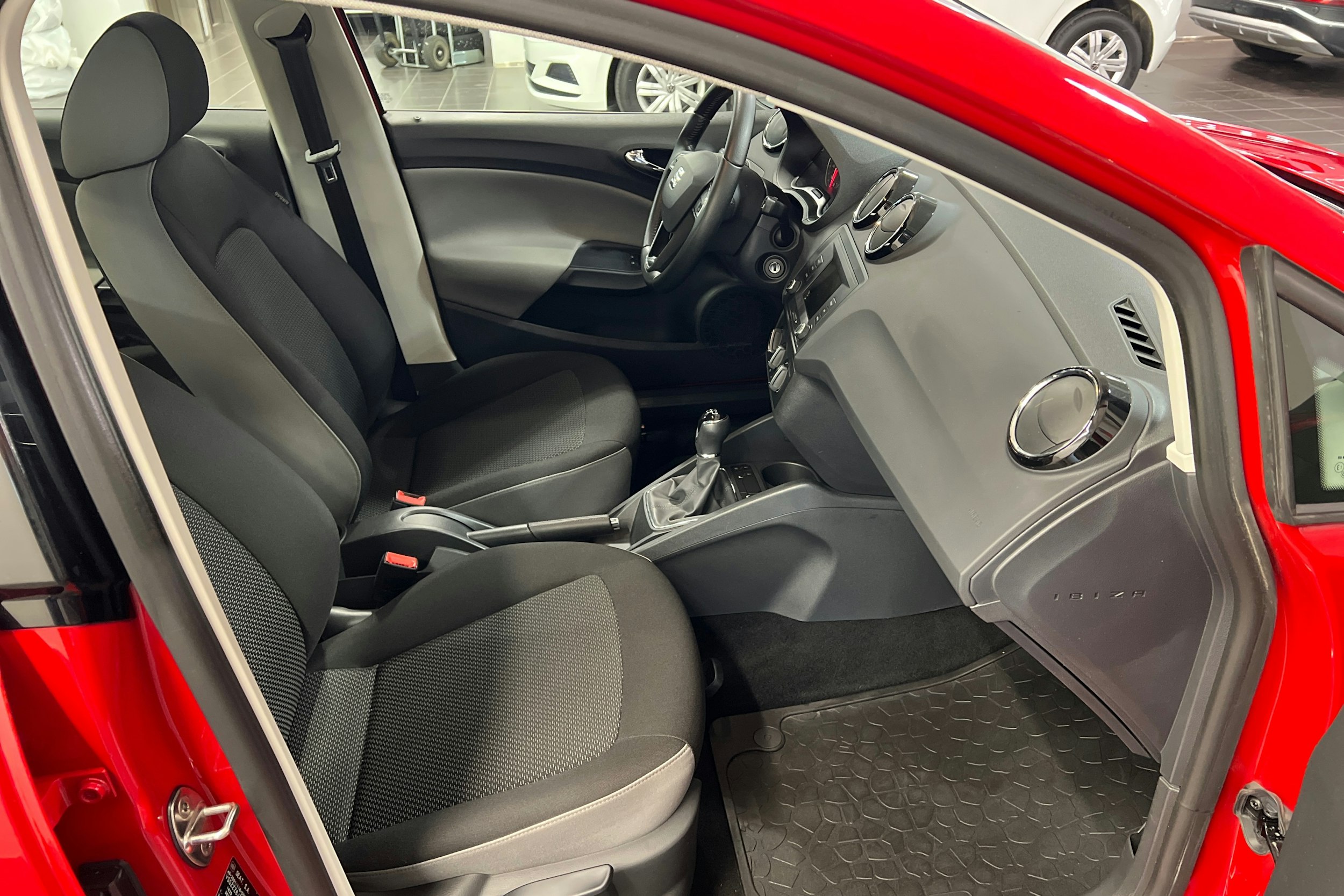 Punainen SEAT Ibiza ST 2017 kuva 20.