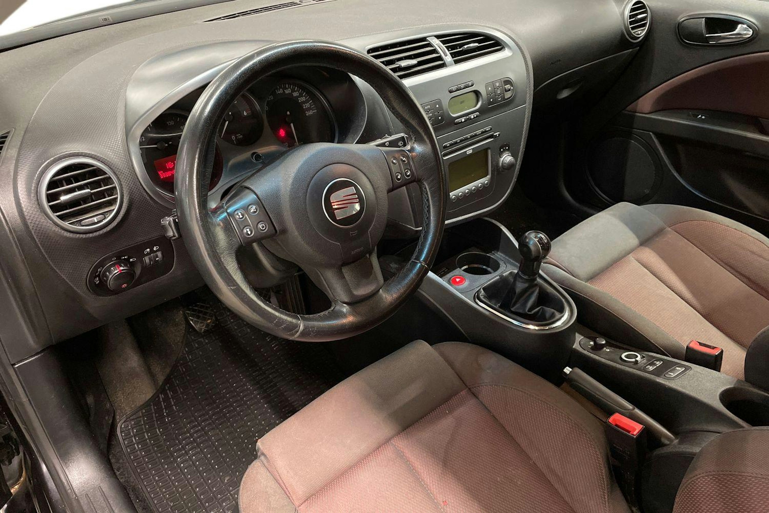 Musta SEAT LEON 2006 kuva 7.