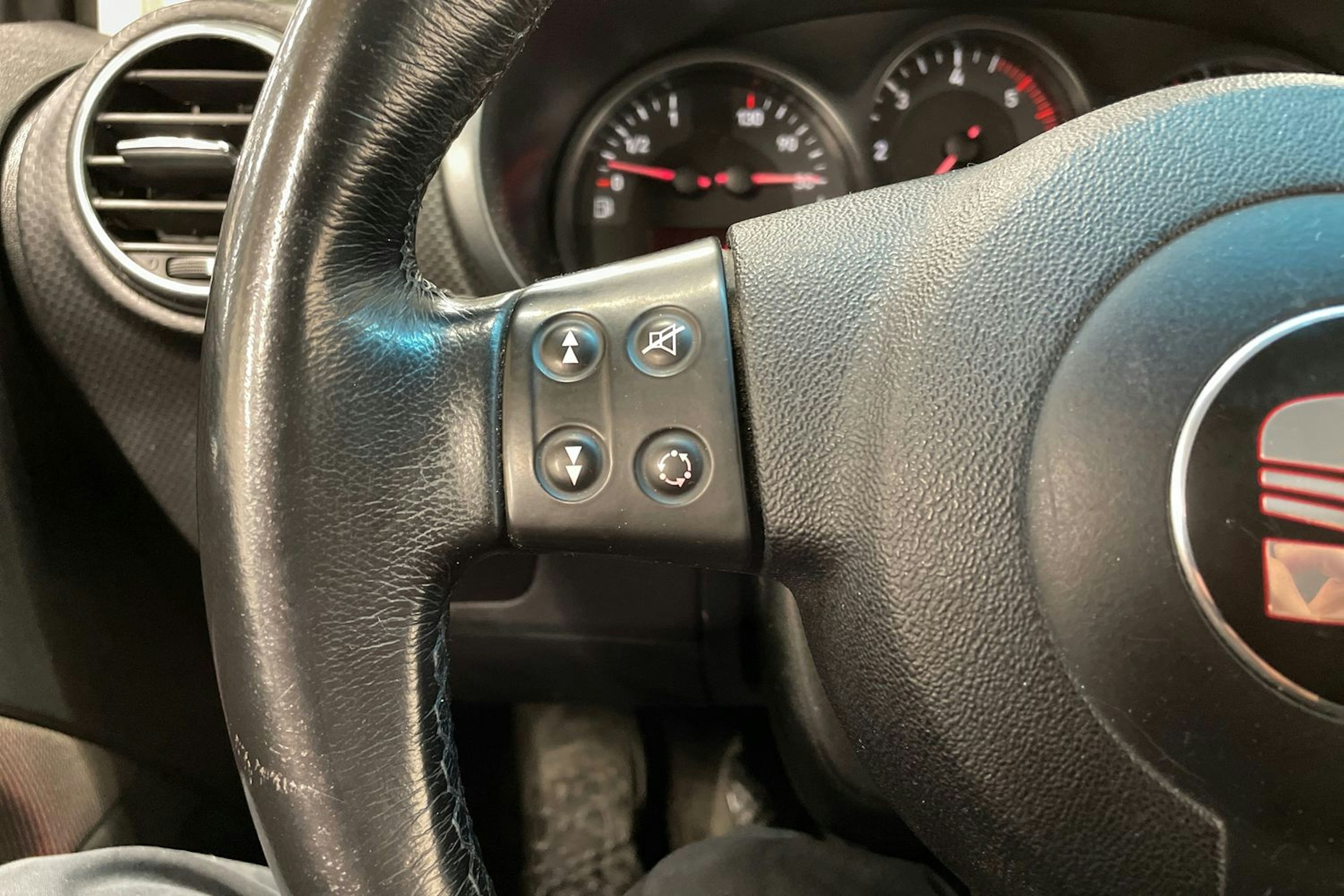 Musta SEAT LEON 2006 kuva 21.