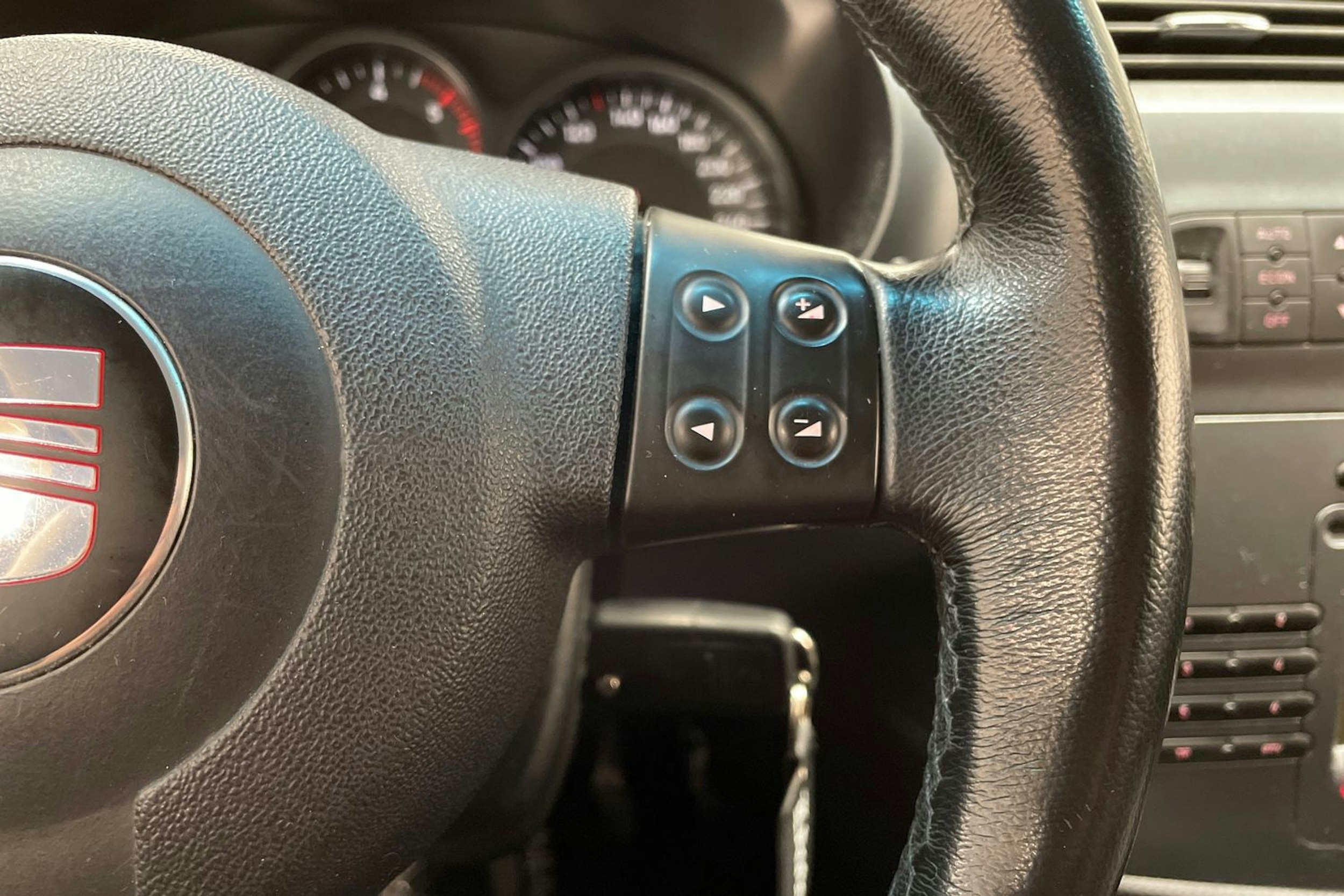 Musta SEAT LEON 2006 kuva 22.