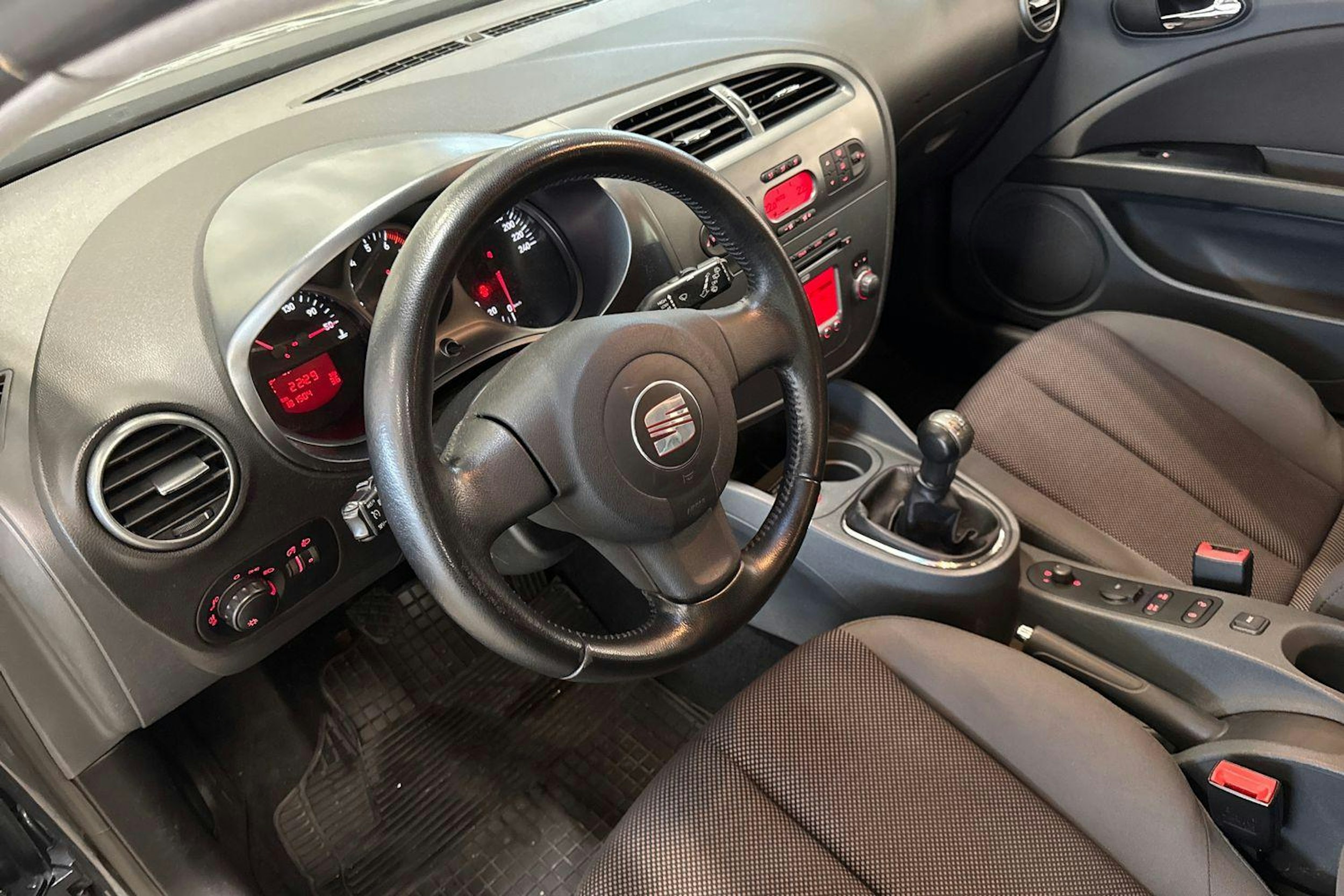 harmaa SEAT Leon 2008 kuva 7.