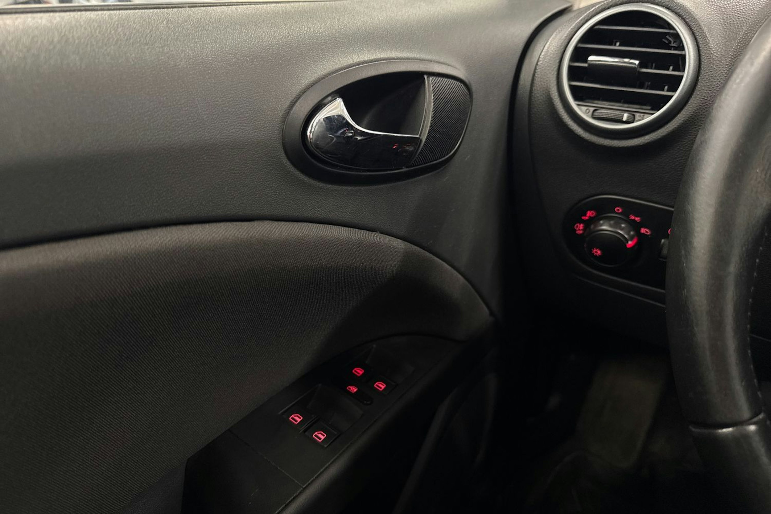 musta SEAT Leon 2009 kuva 18.