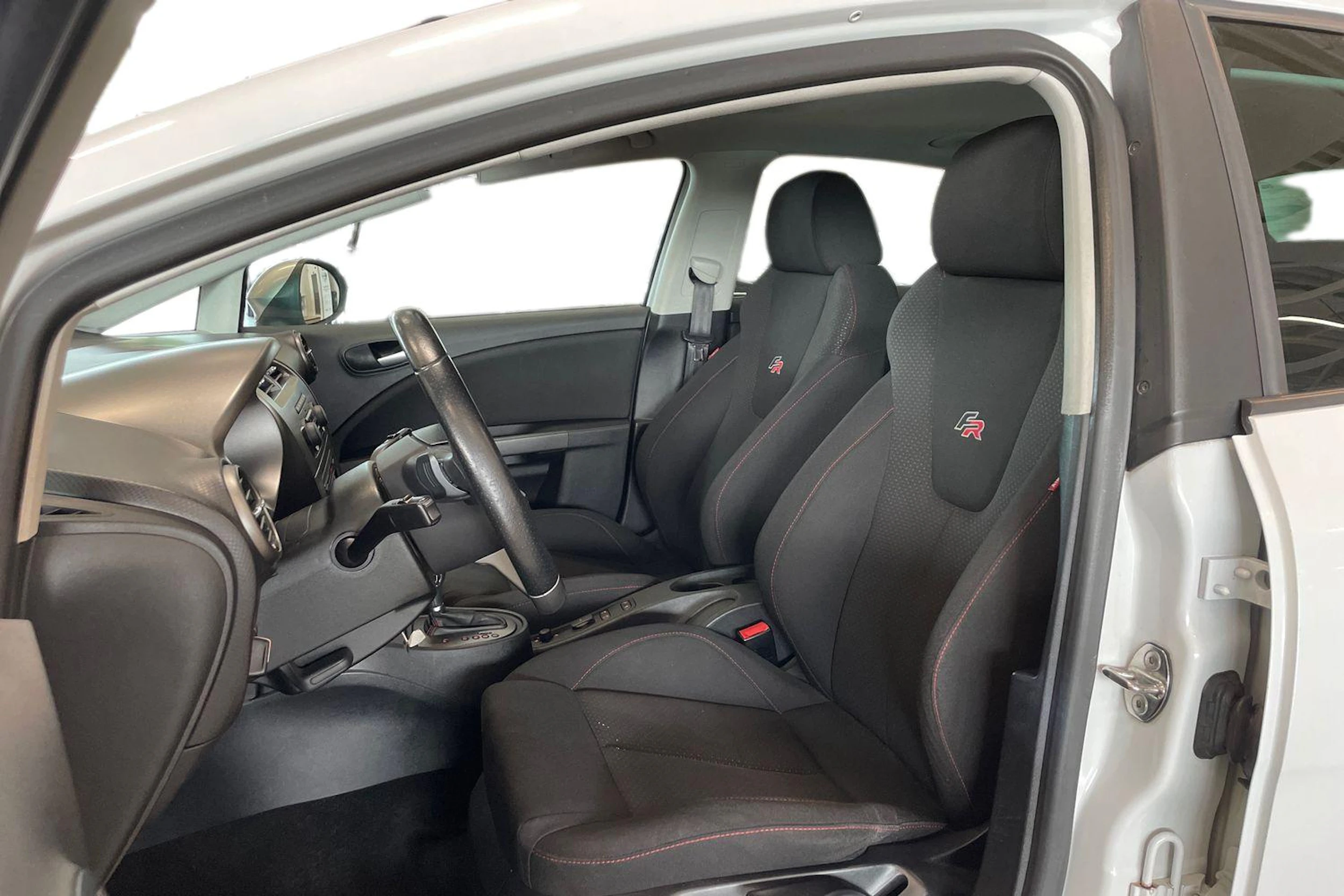 sininen SEAT Leon 2011 kuva 6.