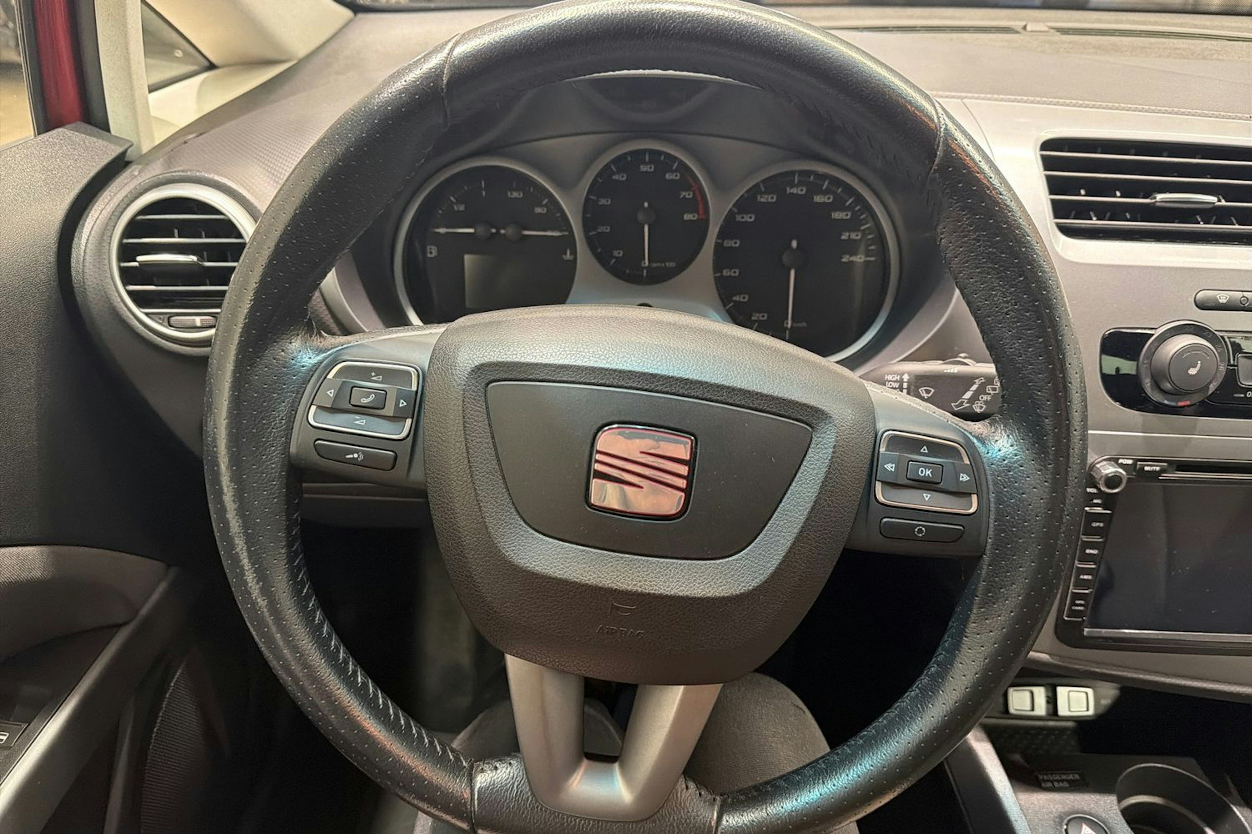 punainen SEAT Leon 2011 kuva 18.