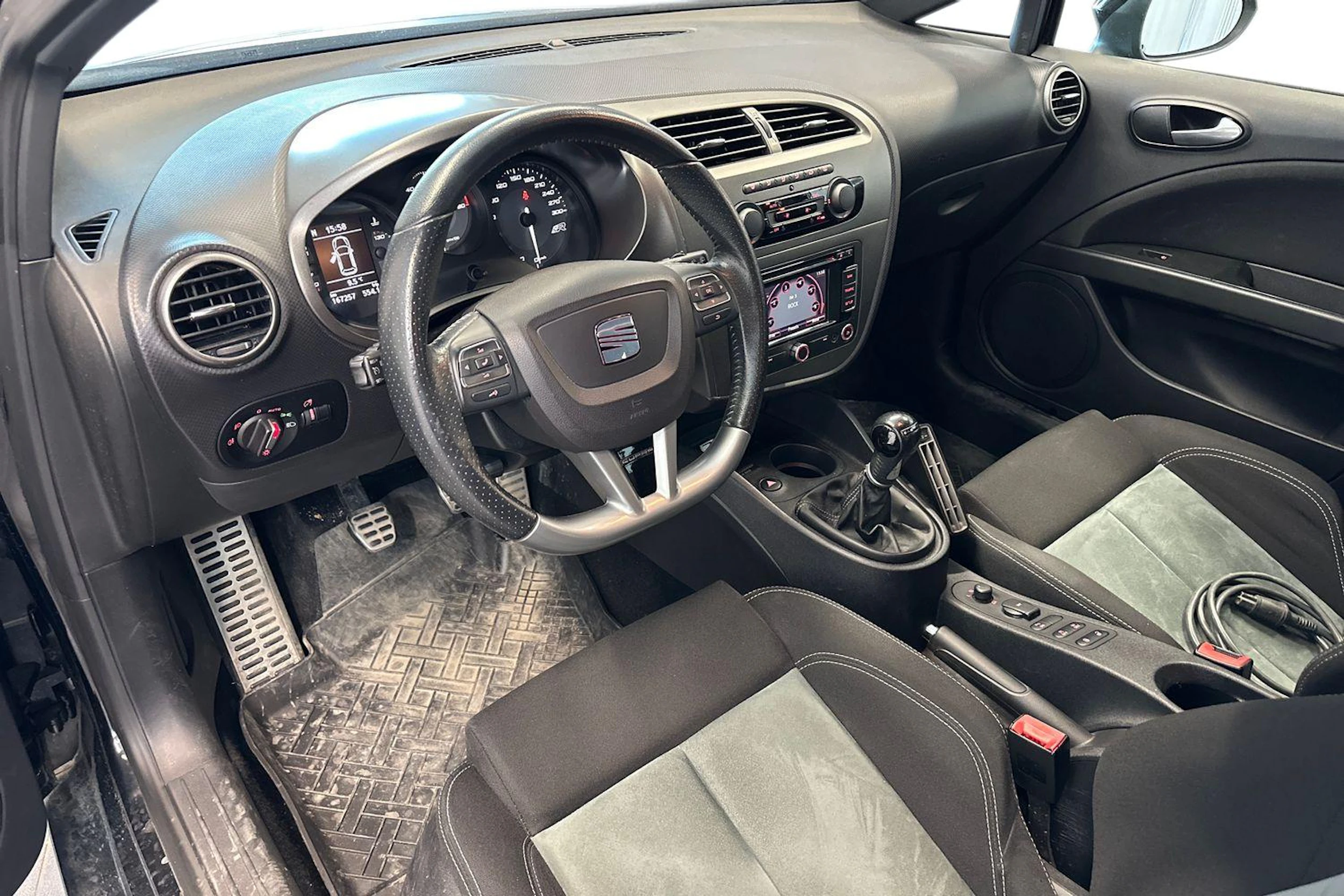 musta SEAT Leon 2012 kuva 3.