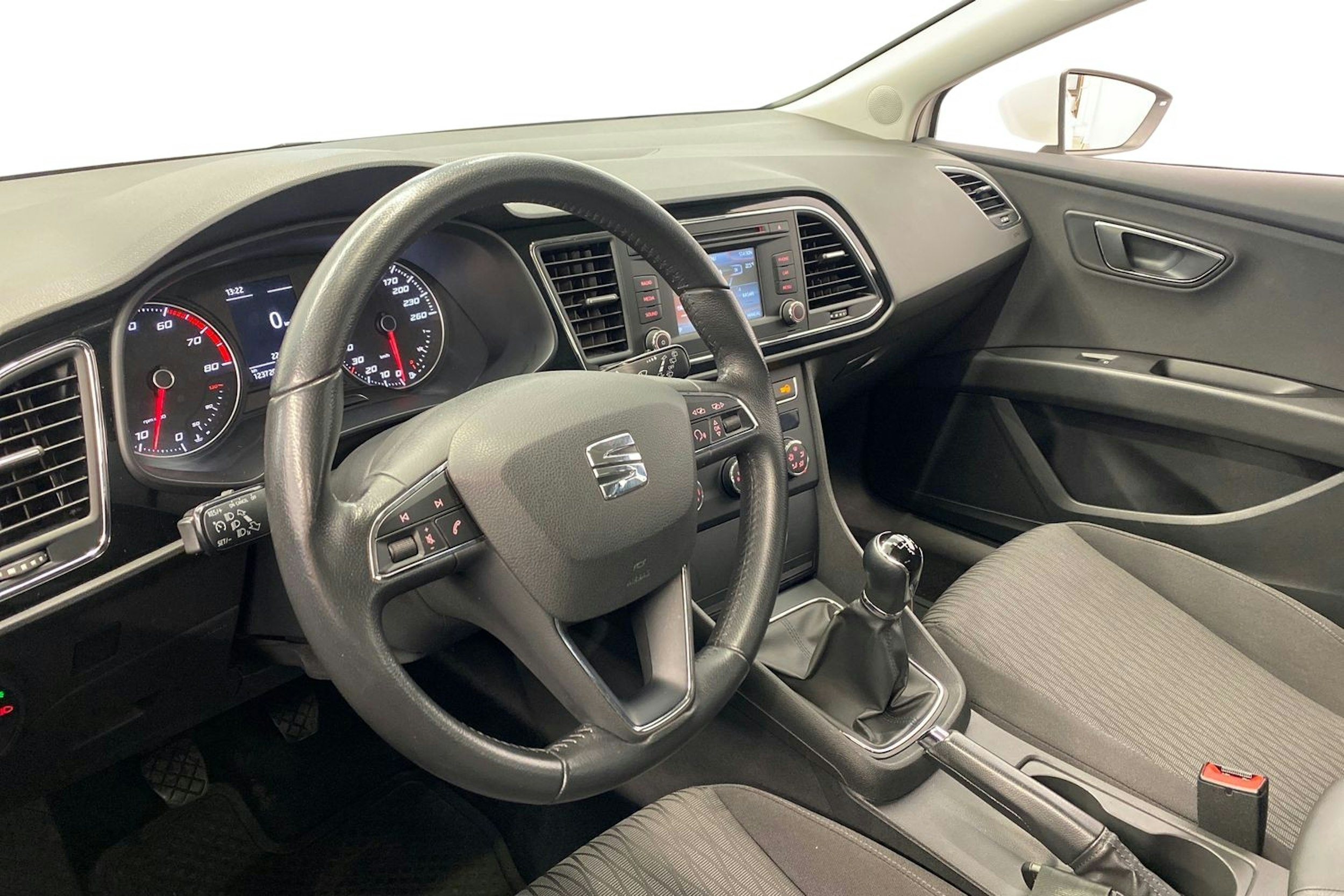 valkoinen SEAT Leon 2013 kuva 7.