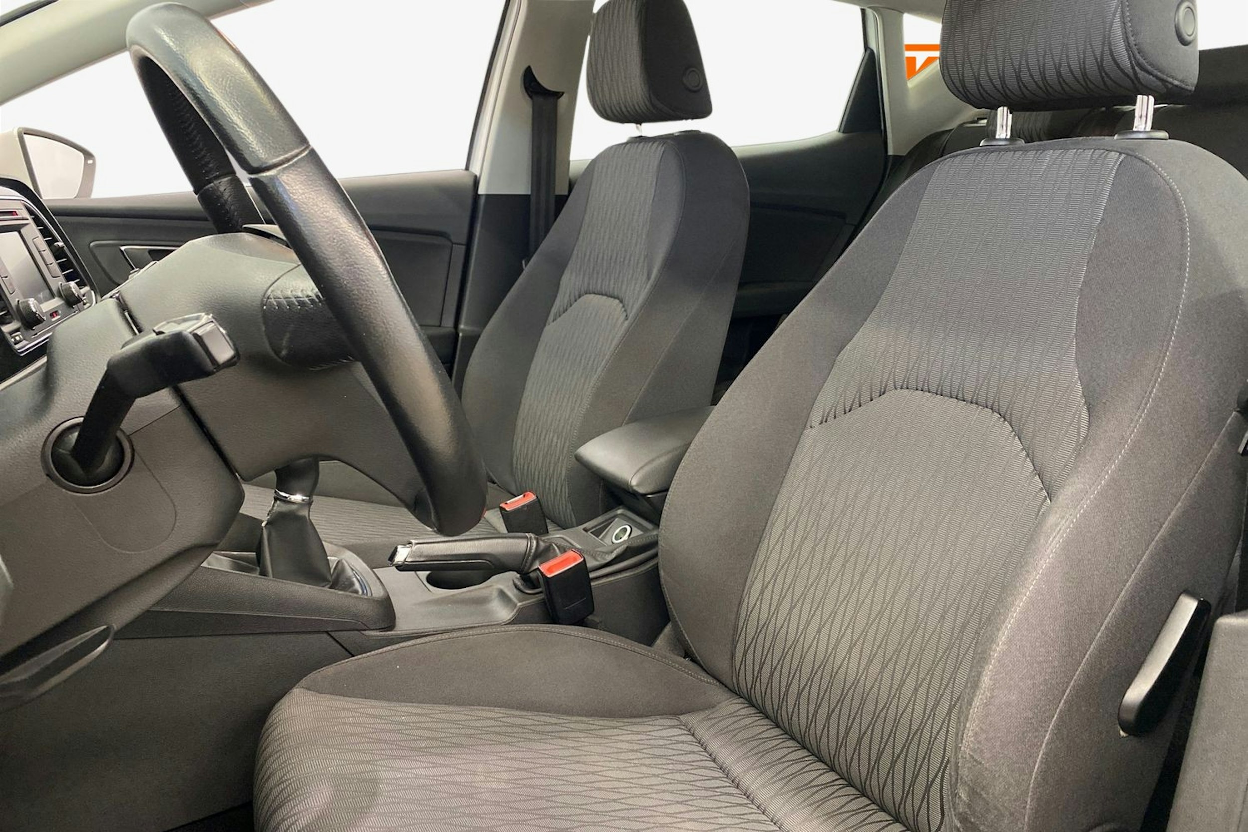 valkoinen SEAT Leon 2013 kuva 11.