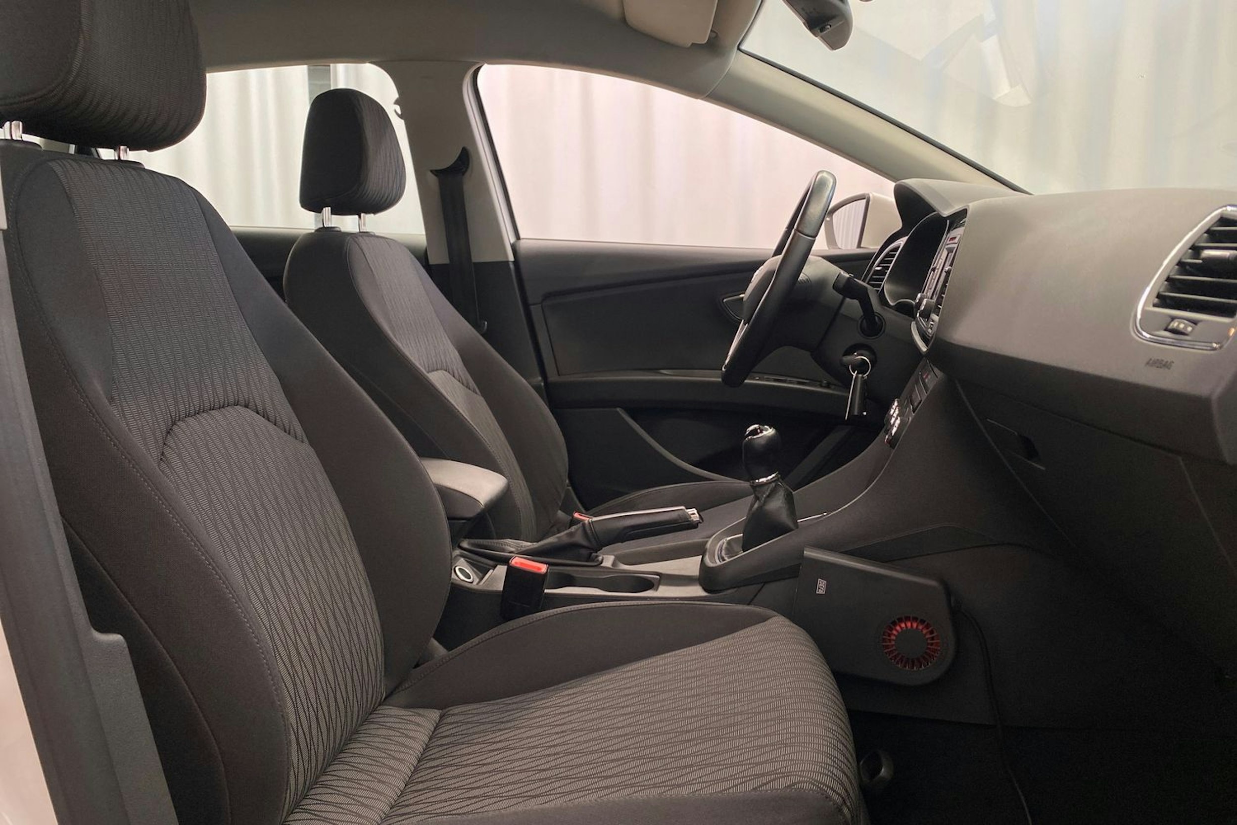 valkoinen SEAT Leon 2013 kuva 15.