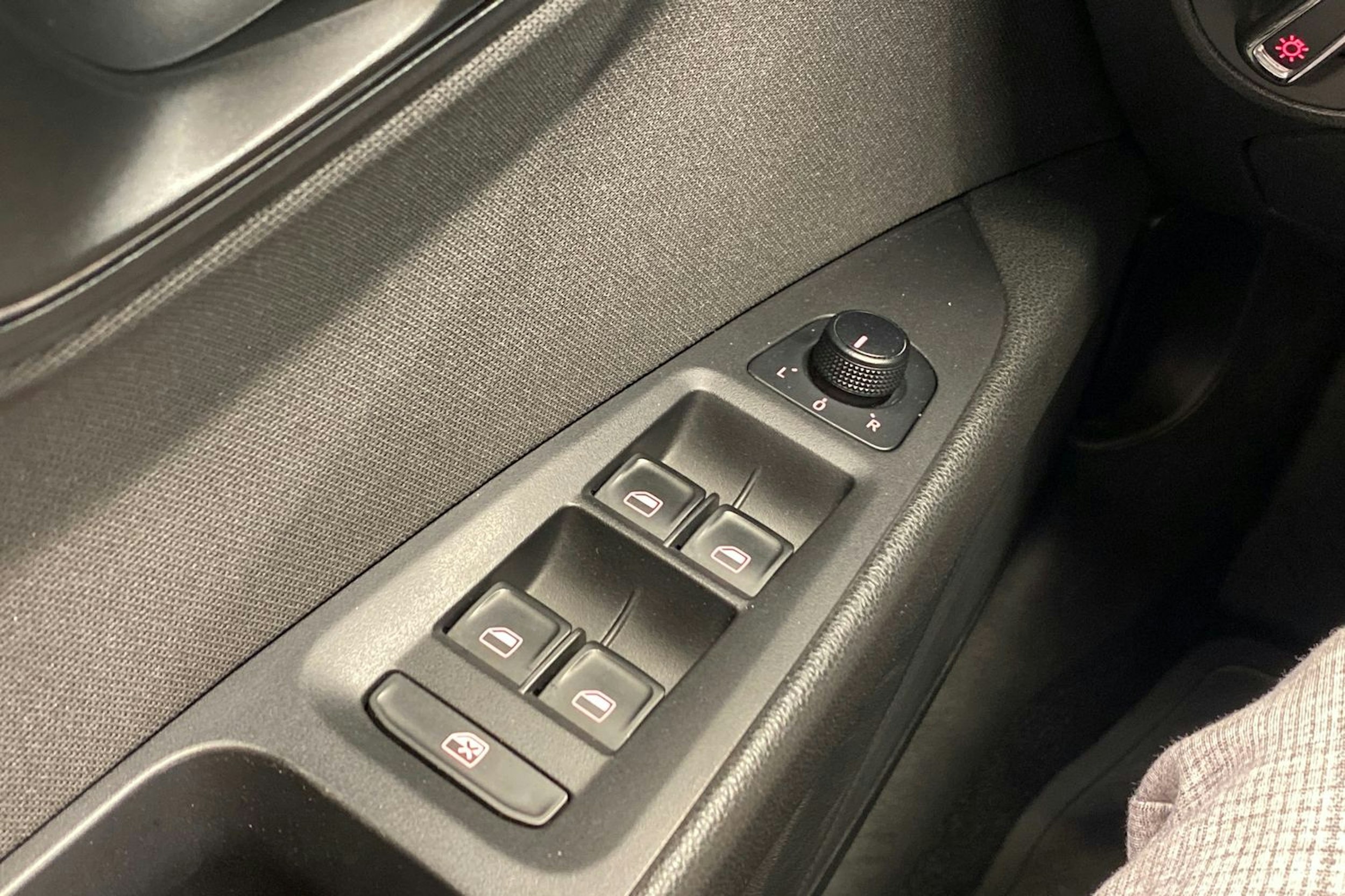 valkoinen SEAT Leon 2013 kuva 17.
