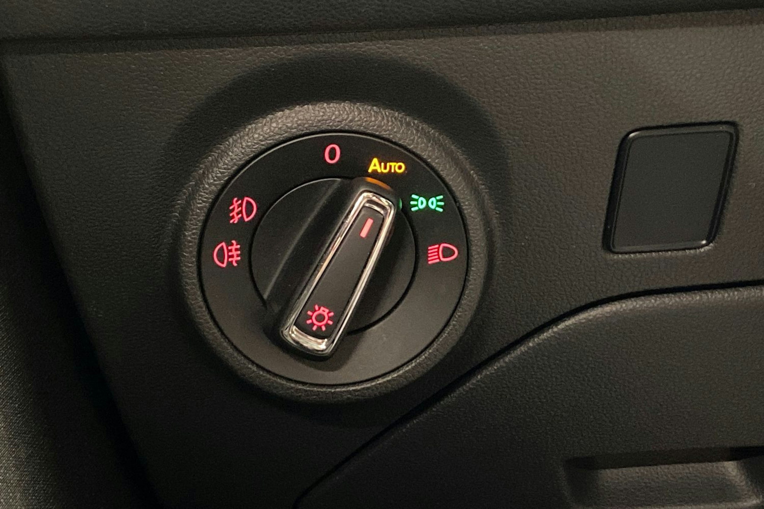 valkoinen SEAT Leon 2013 kuva 18.