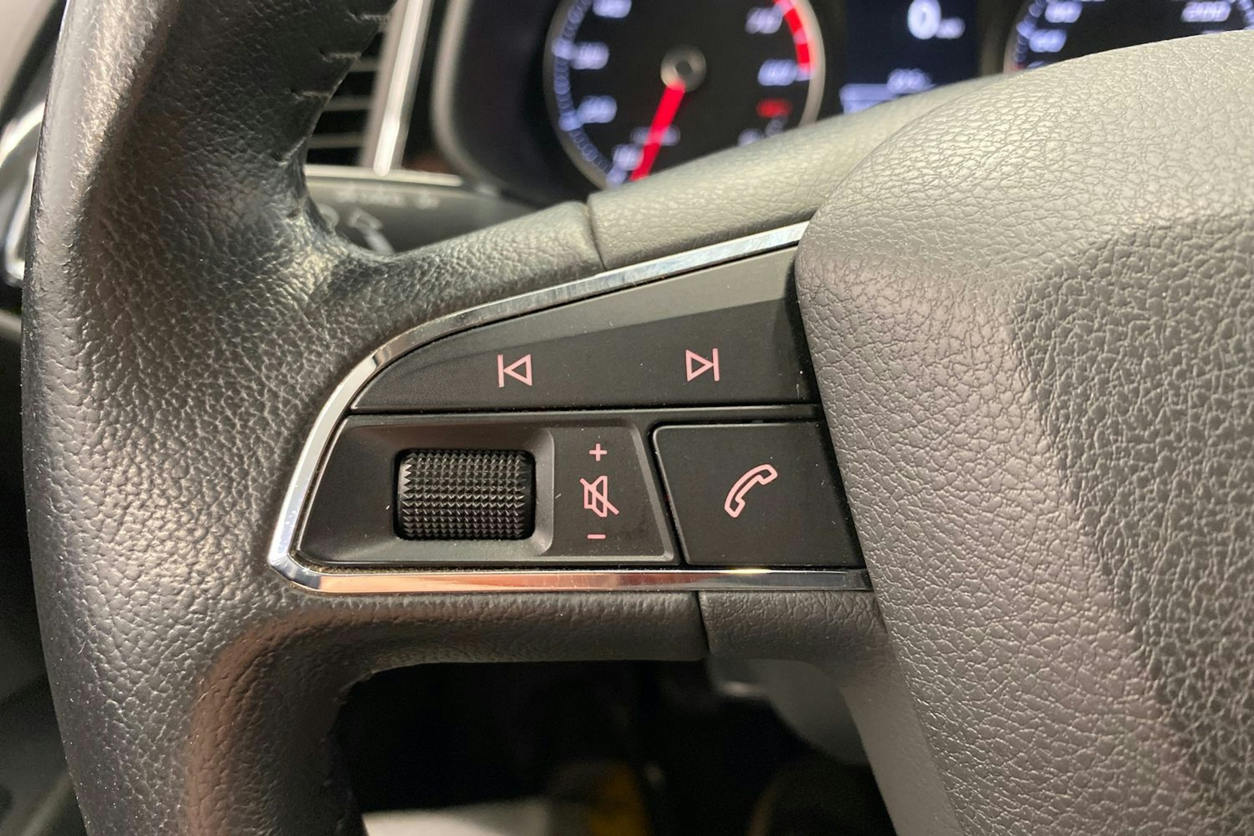 valkoinen SEAT Leon 2013 kuva 19.