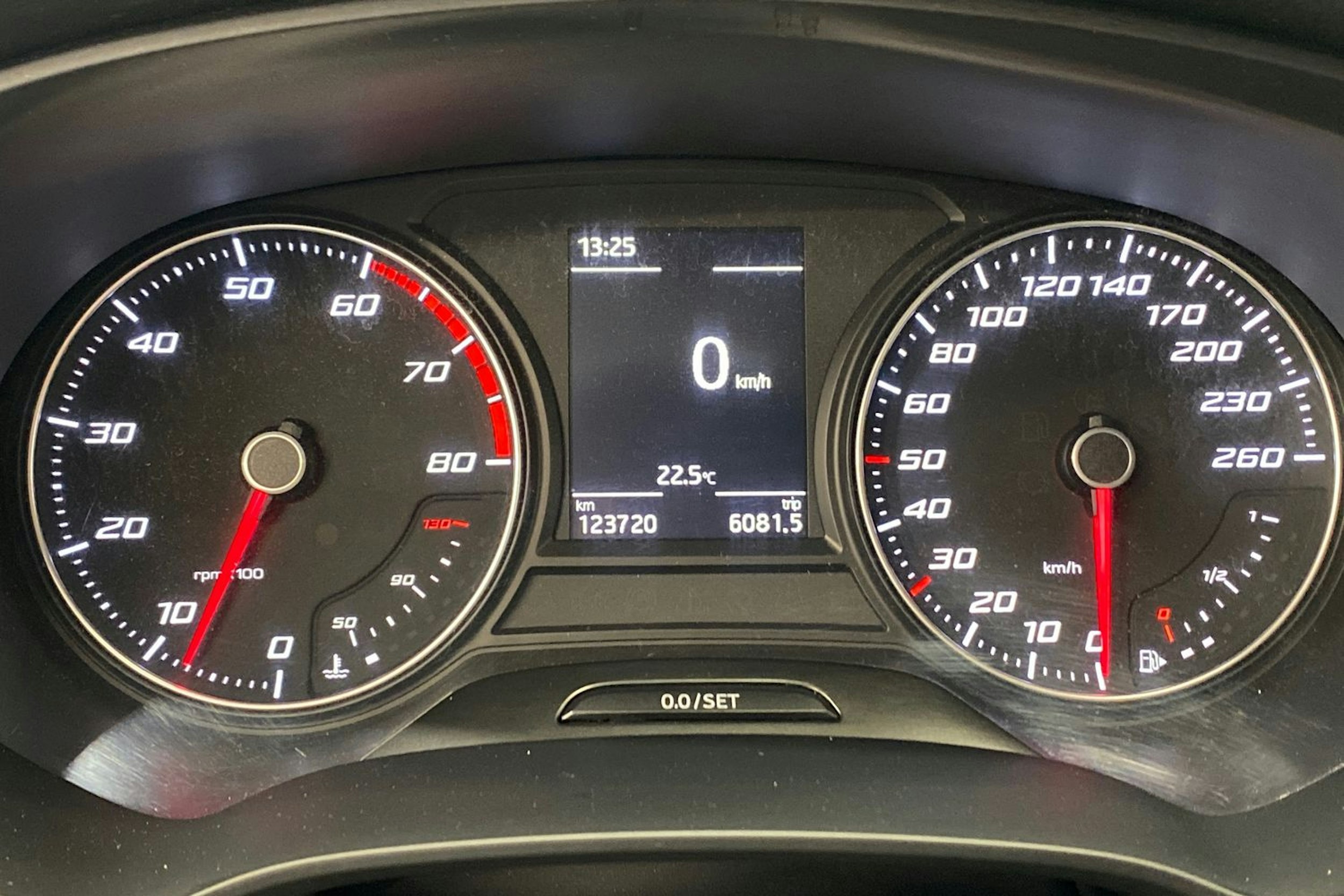 valkoinen SEAT Leon 2013 kuva 21.