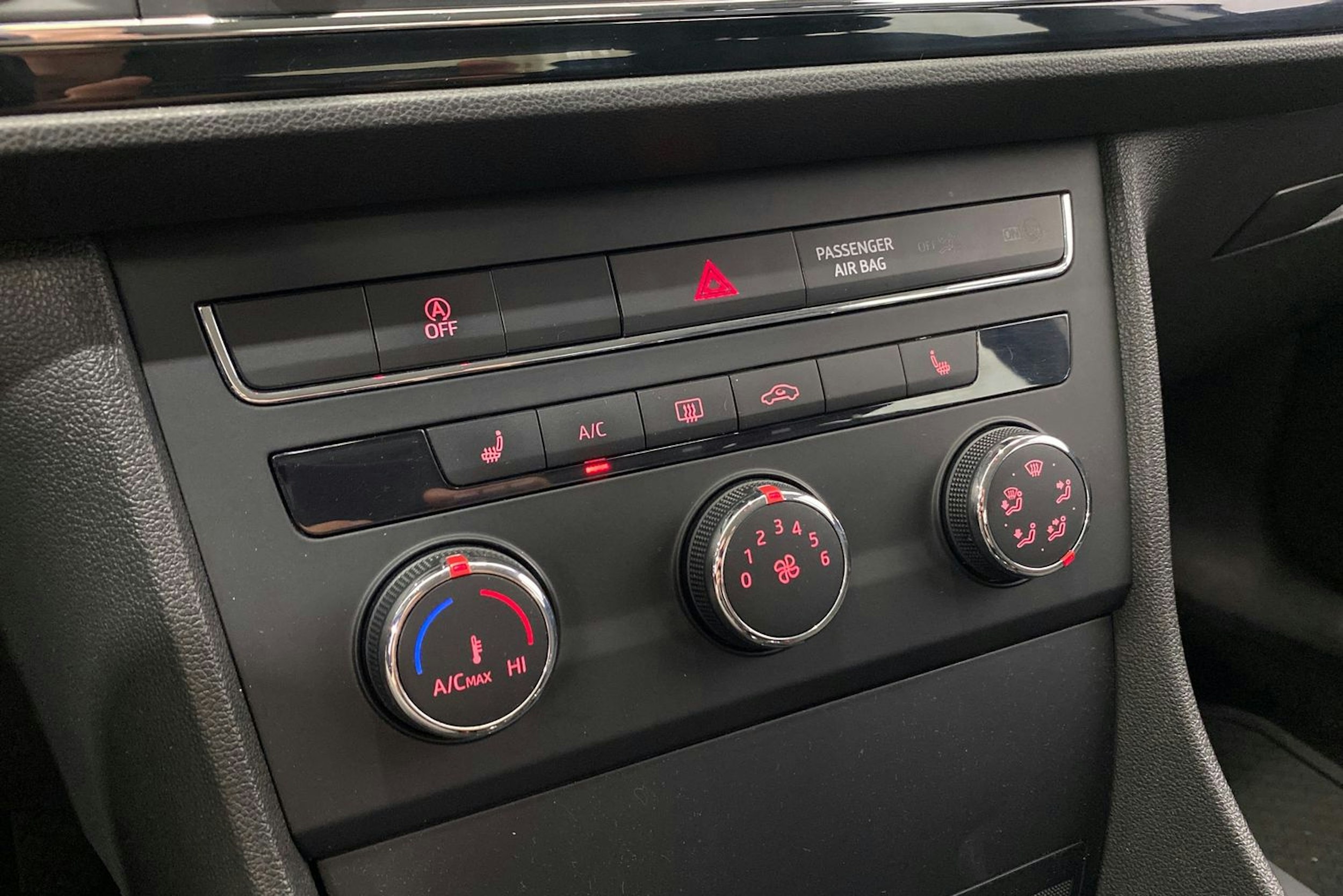 valkoinen SEAT Leon 2013 kuva 25.