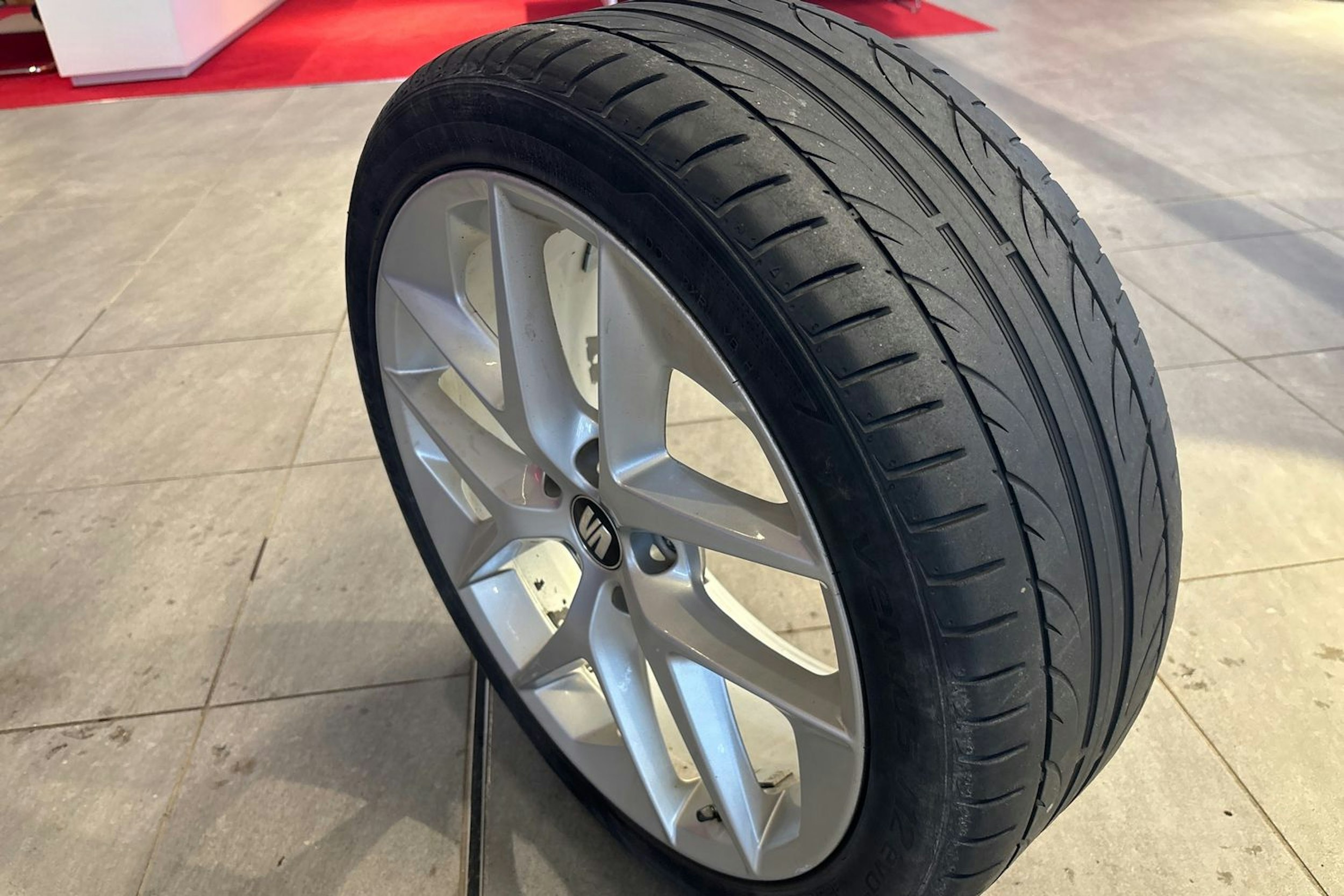 Punainen SEAT LEON 2013 kuva 14.