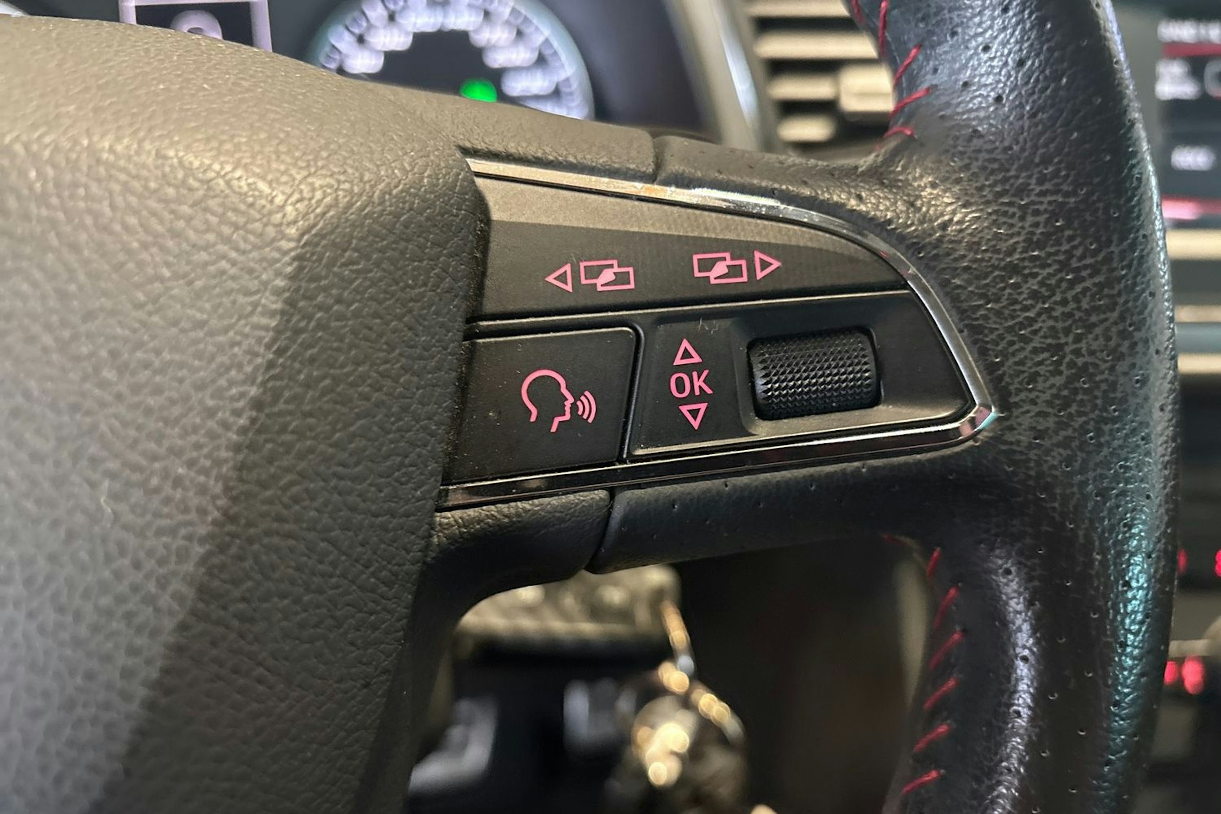 Punainen SEAT LEON 2013 kuva 17.