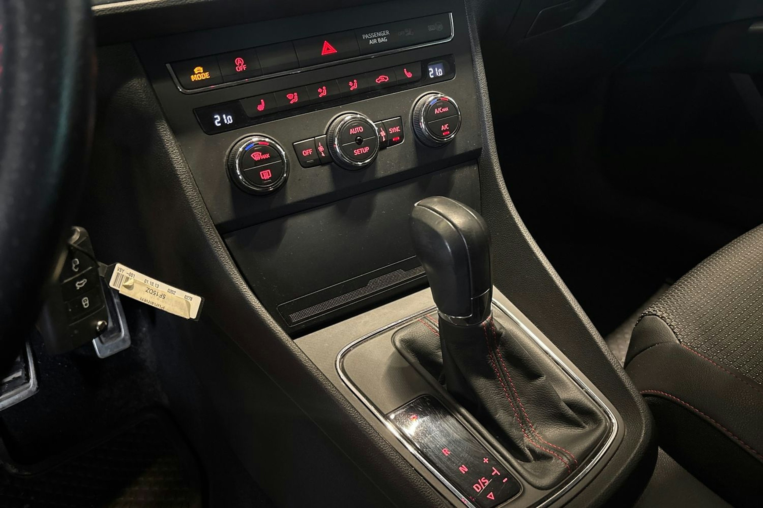 Punainen SEAT LEON 2013 kuva 18.