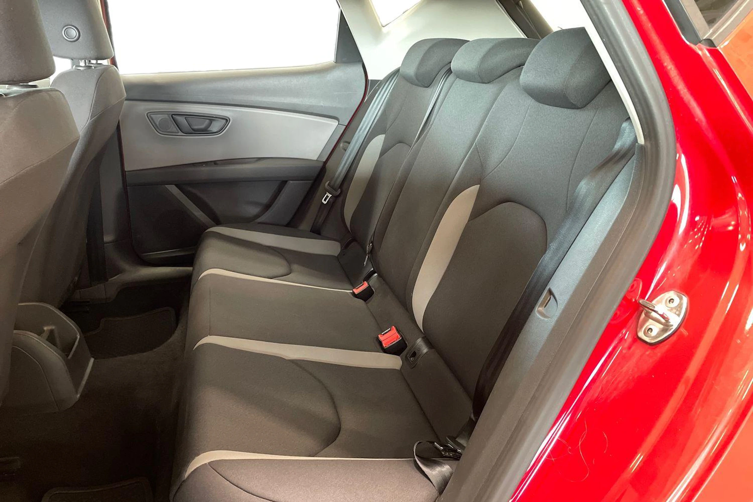 punainen SEAT Leon 2014 kuva 11.