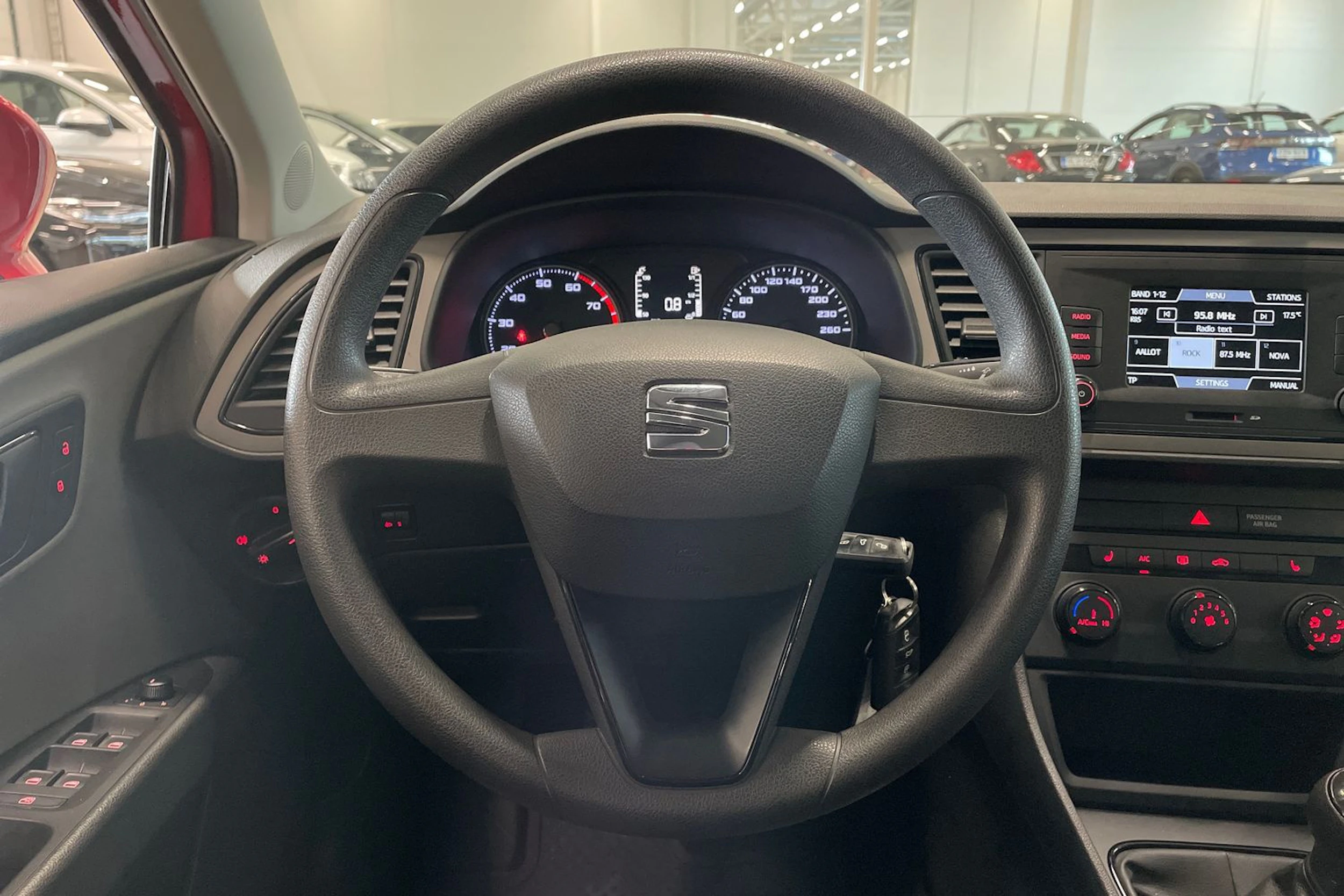 punainen SEAT Leon 2014 kuva 16.
