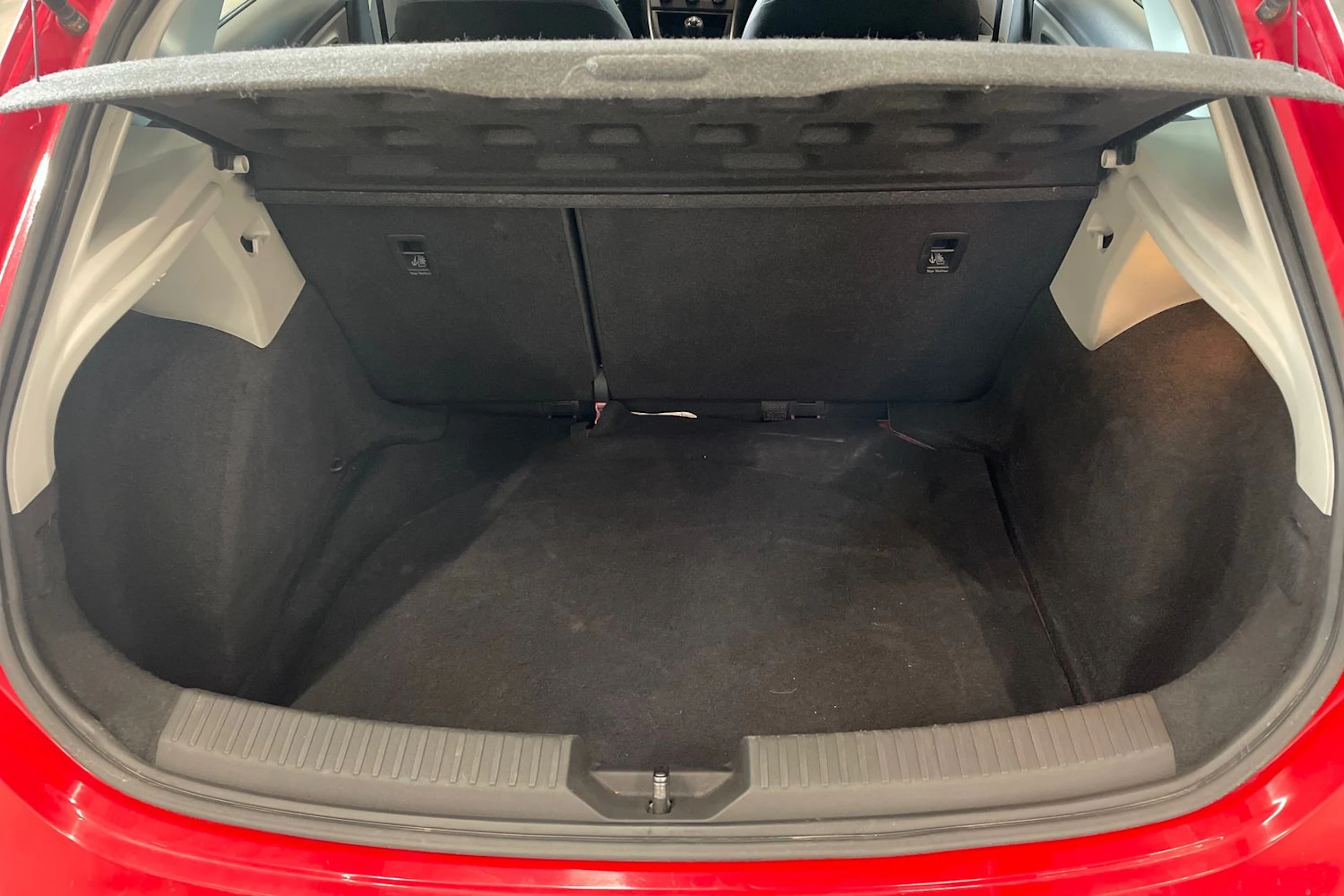 punainen SEAT Leon 2014 kuva 23.