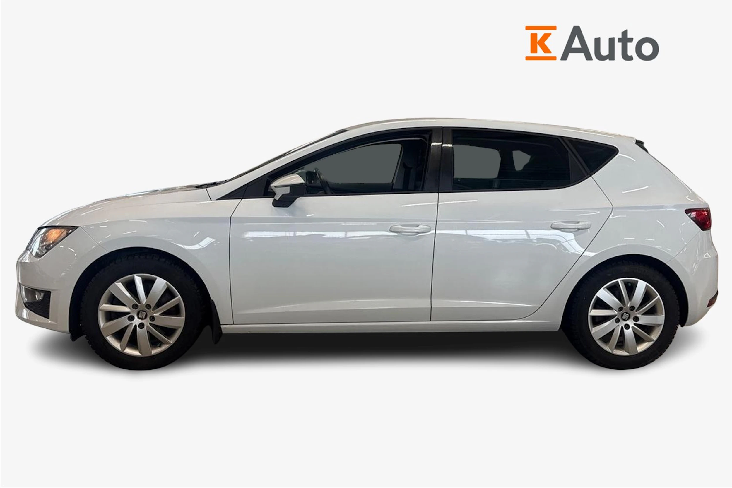 valkoinen SEAT Leon 2015 kuva 5.