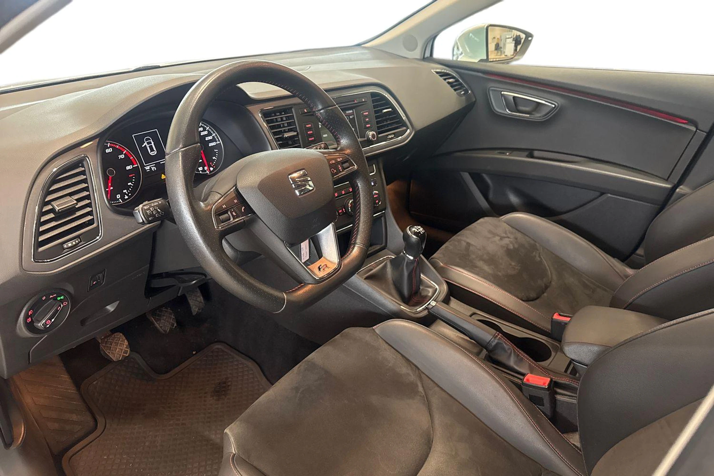 valkoinen SEAT Leon 2015 kuva 6.