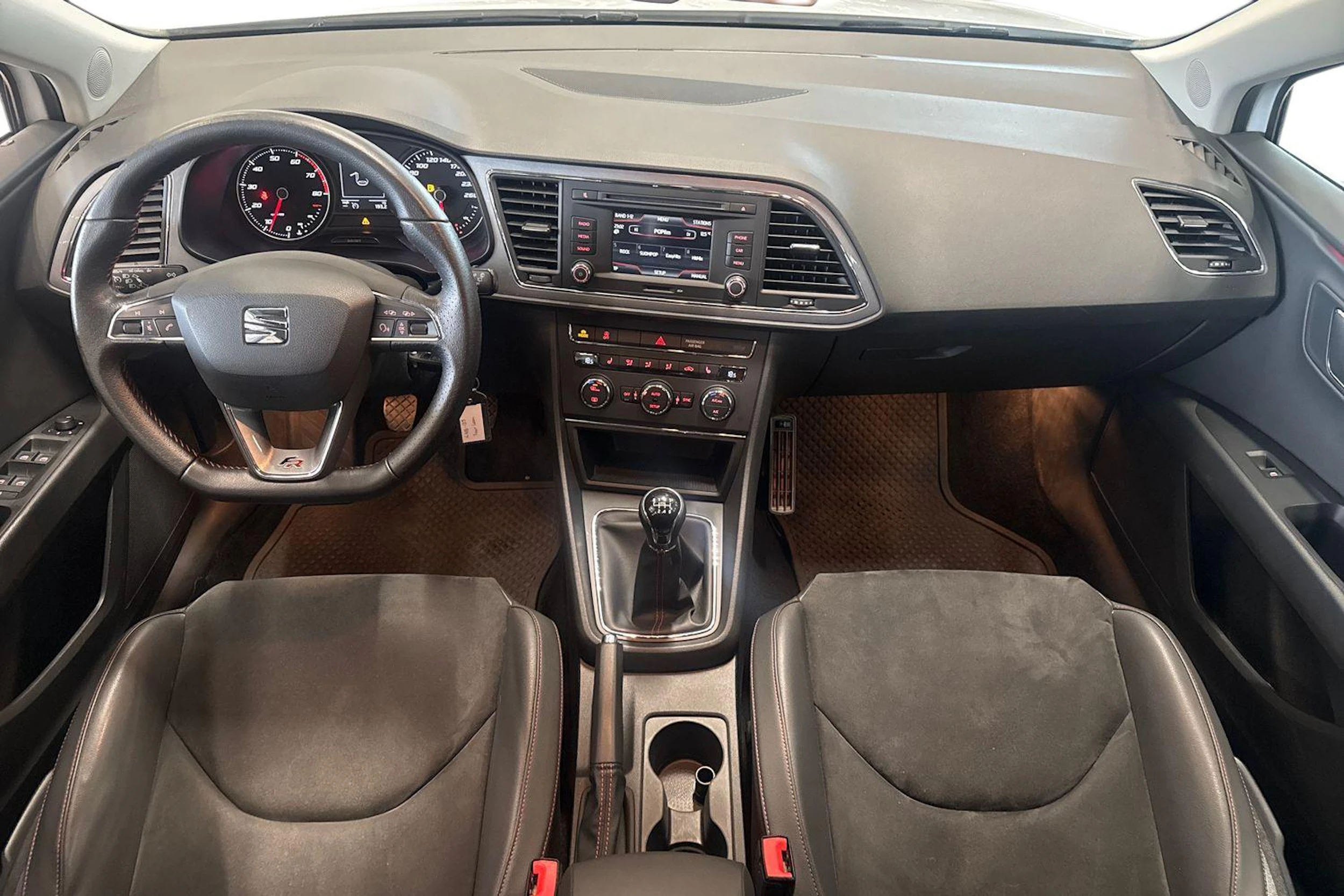 valkoinen SEAT Leon 2015 kuva 7.