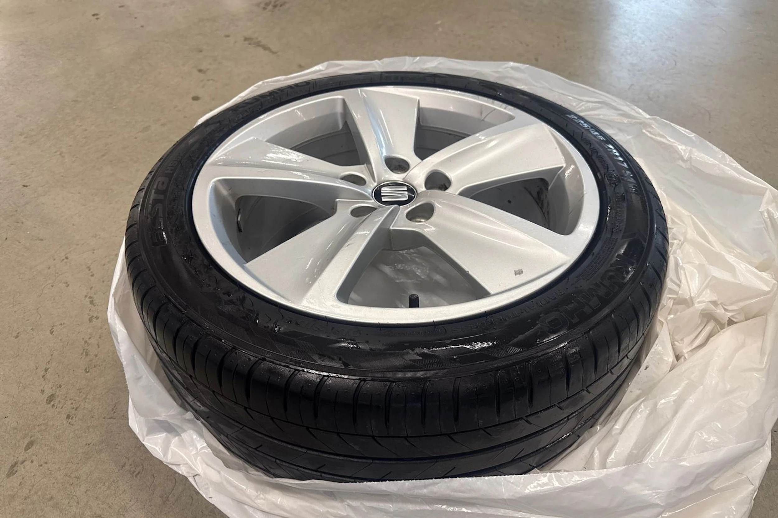 valkoinen SEAT Leon 2015 kuva 10.