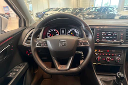 valkoinen SEAT Leon 2015 kuva 11.