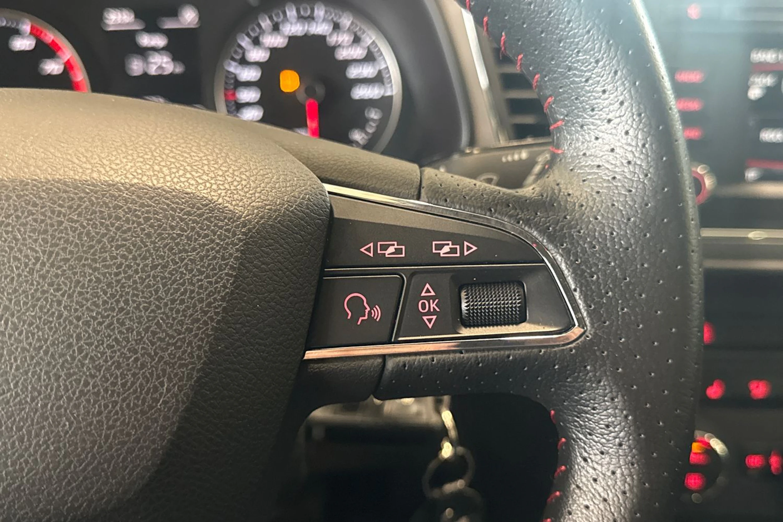 valkoinen SEAT Leon 2015 kuva 13.