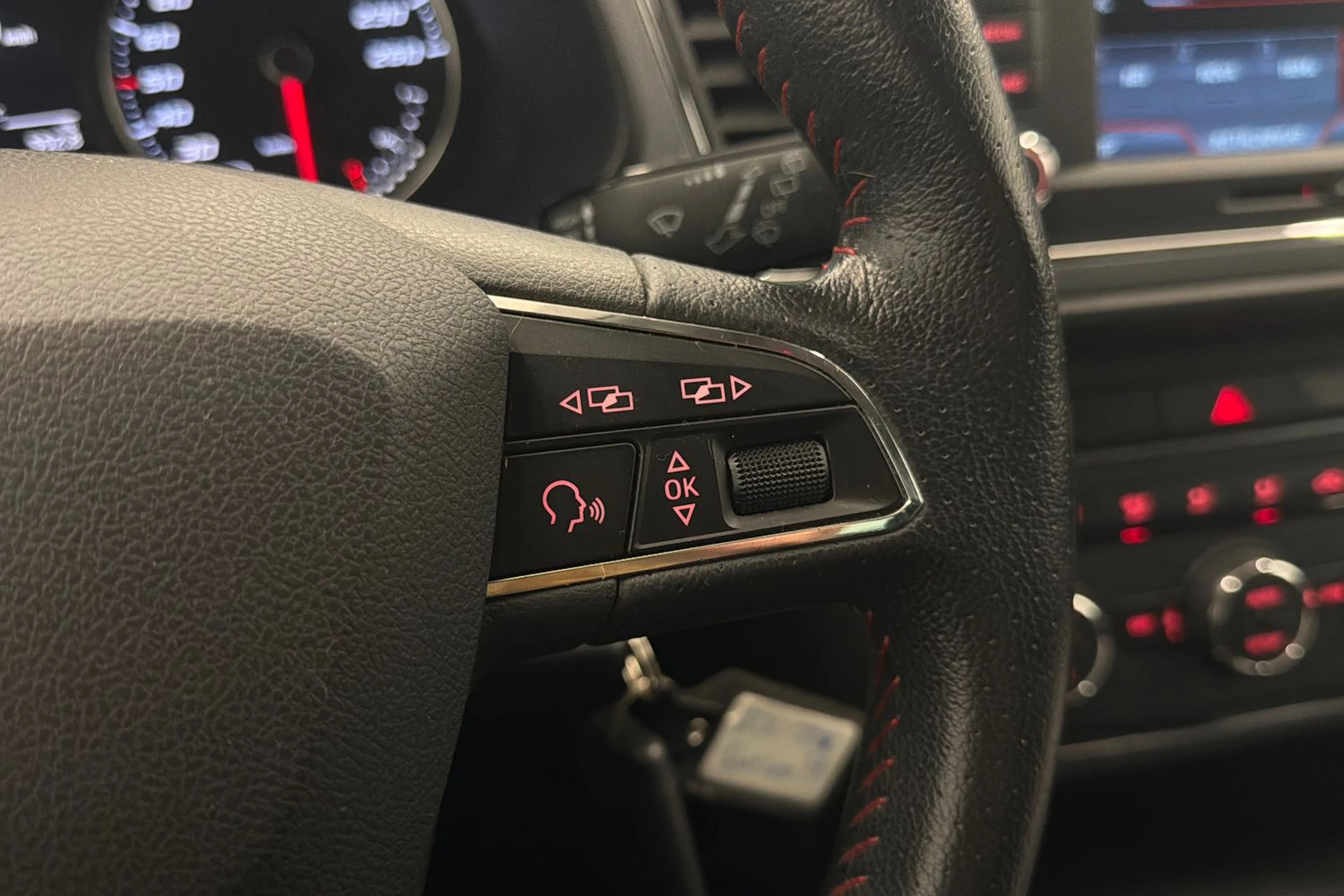 punainen SEAT Leon 2014 kuva 17.
