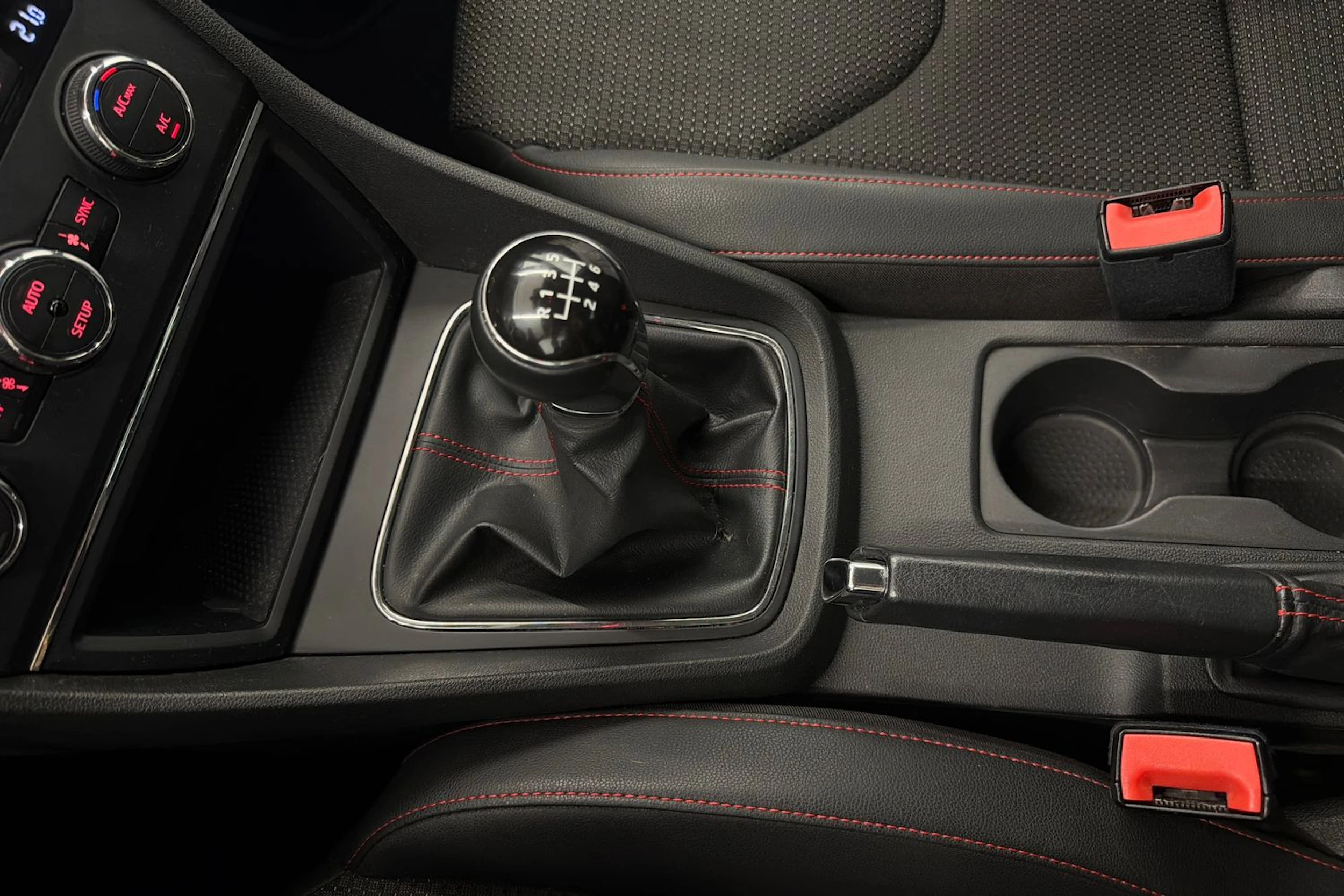 punainen SEAT Leon 2014 kuva 19.