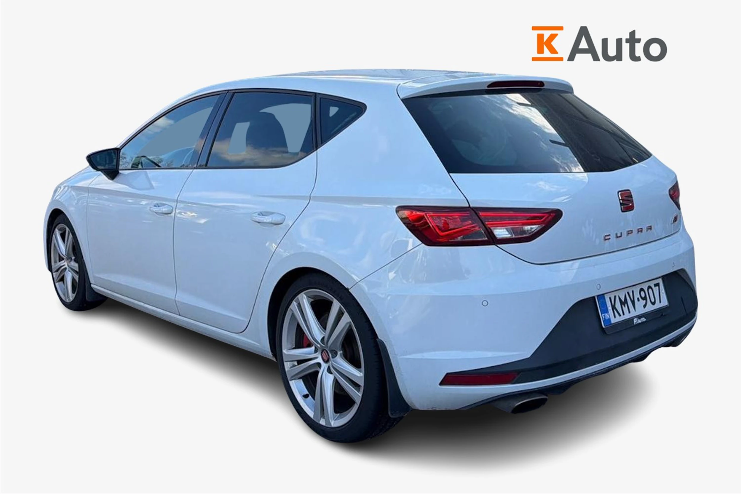 valkoinen SEAT Leon 2015 kuva 2.