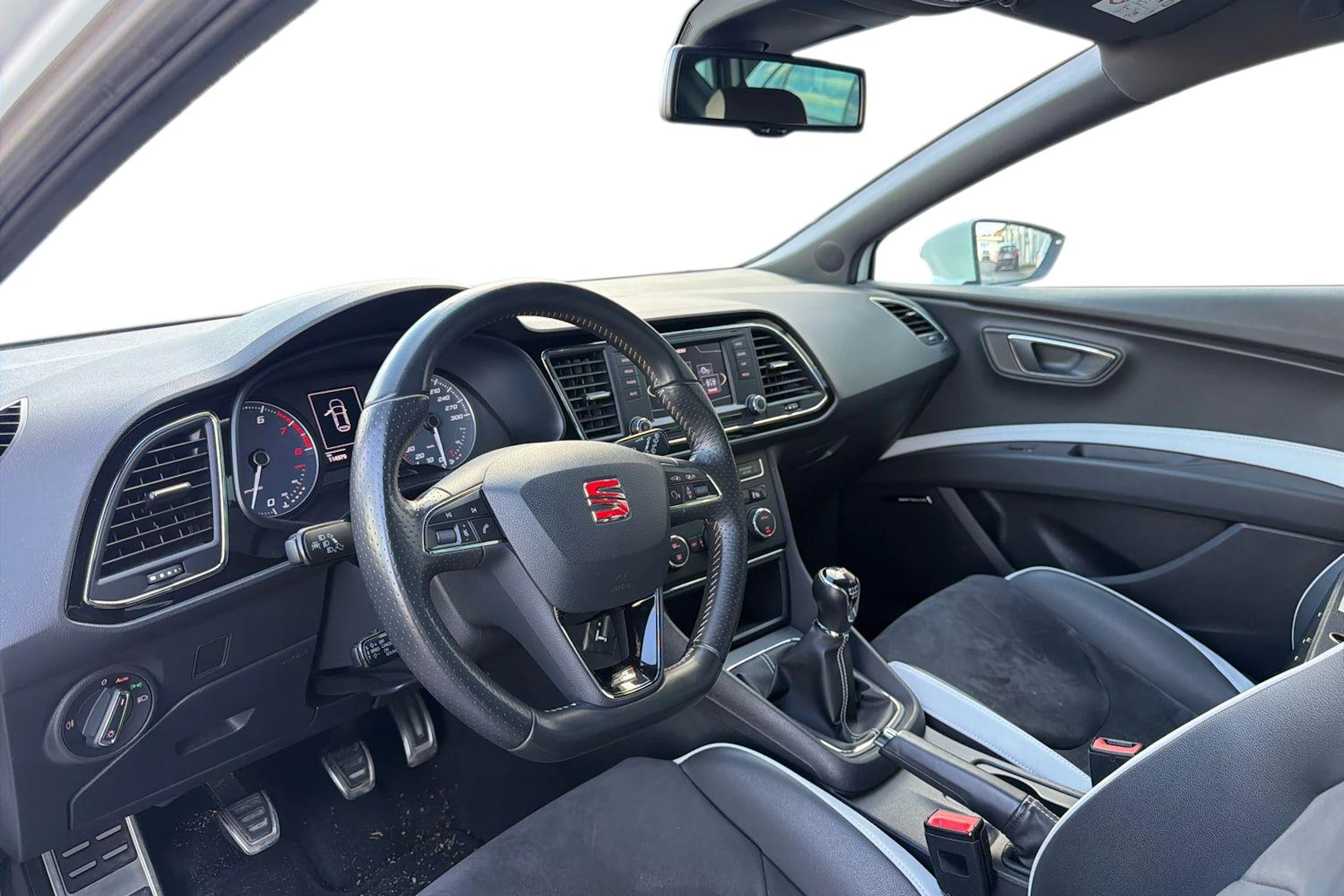 valkoinen SEAT Leon 2015 kuva 3.