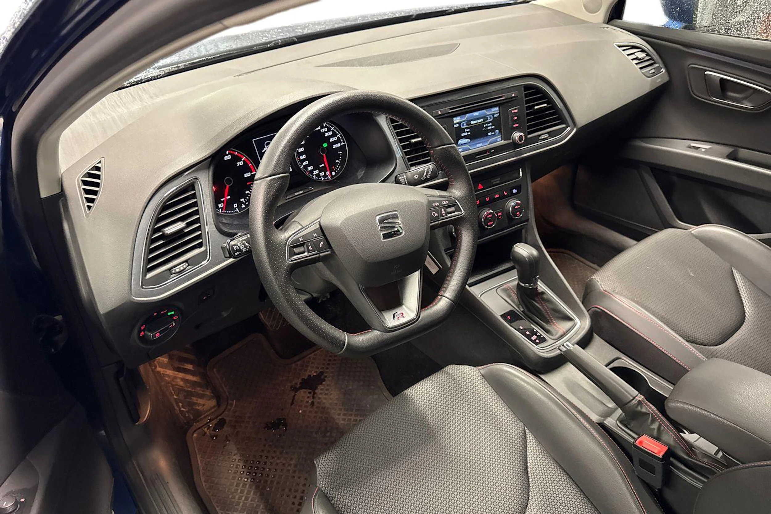 sininen SEAT Leon 2015 kuva 3.
